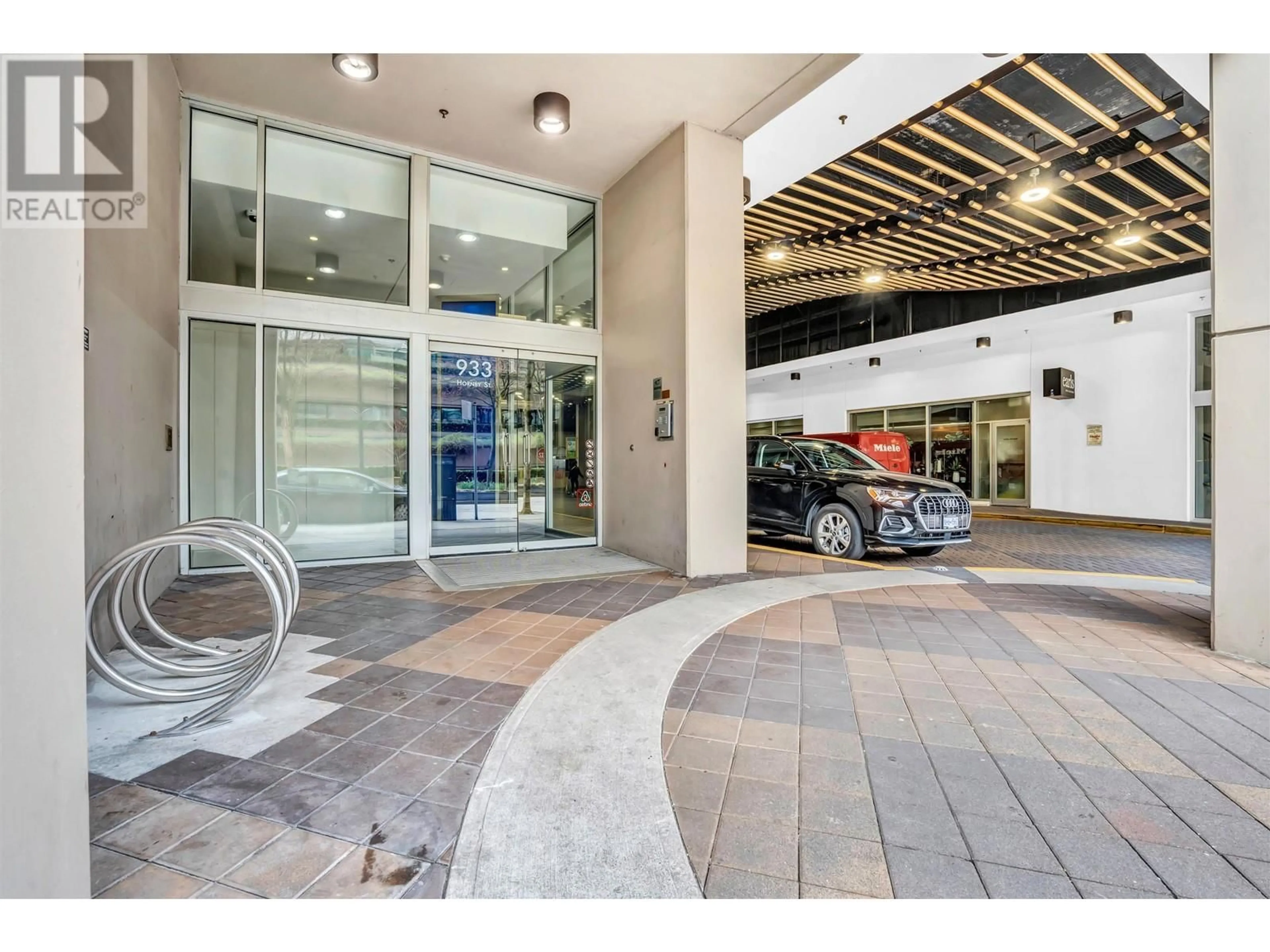 Indoor foyer for 407 - 933 HORNBY STREET, Vancouver British Columbia V6Z3G4