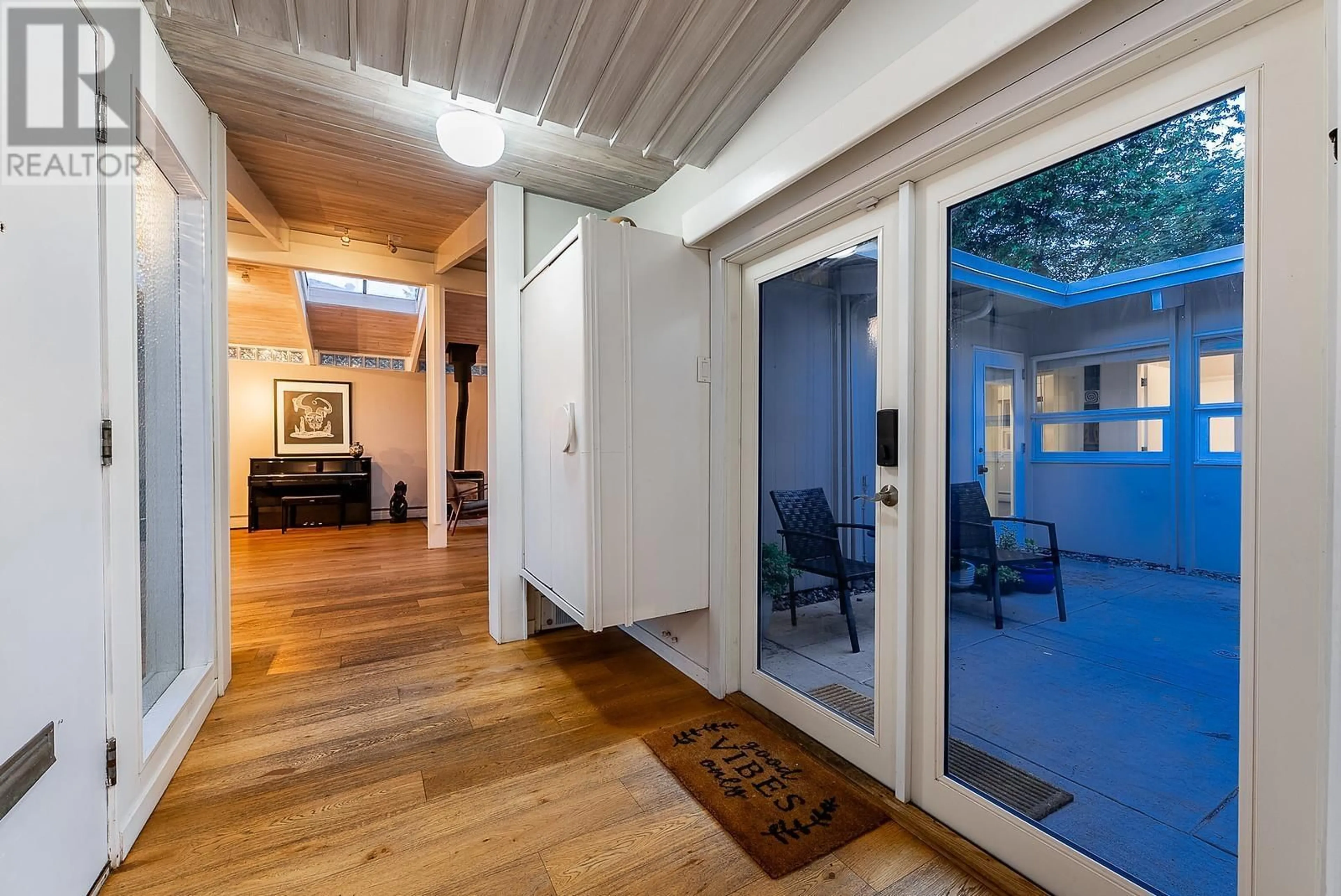 Indoor entryway for 1807 BERKLEY ROAD, North Vancouver British Columbia V7H1Y9