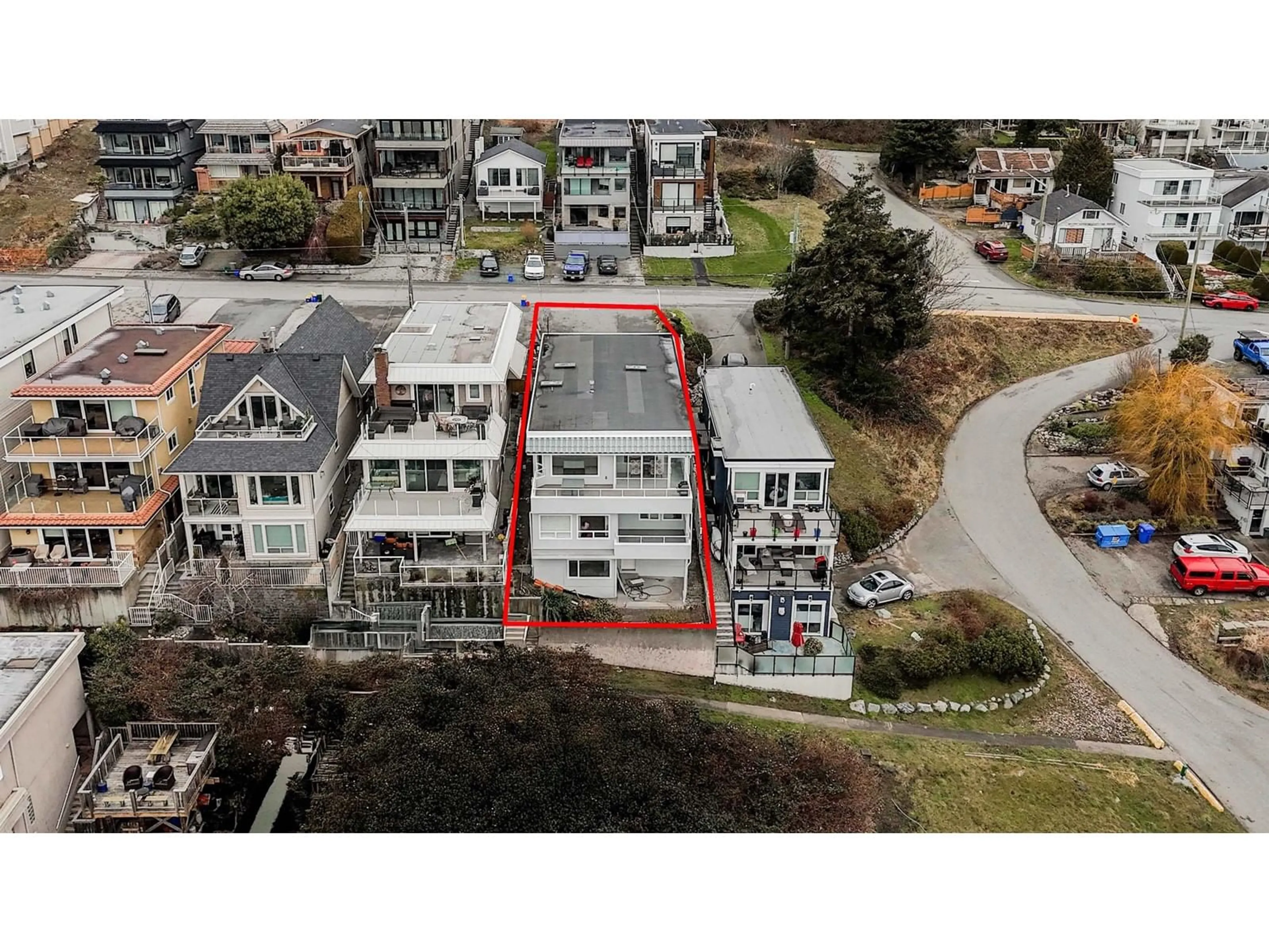 A pic from outside/outdoor area/front of a property/back of a property/a pic from drone, unknown for 15452 VICTORIA, White Rock British Columbia V4B1H3