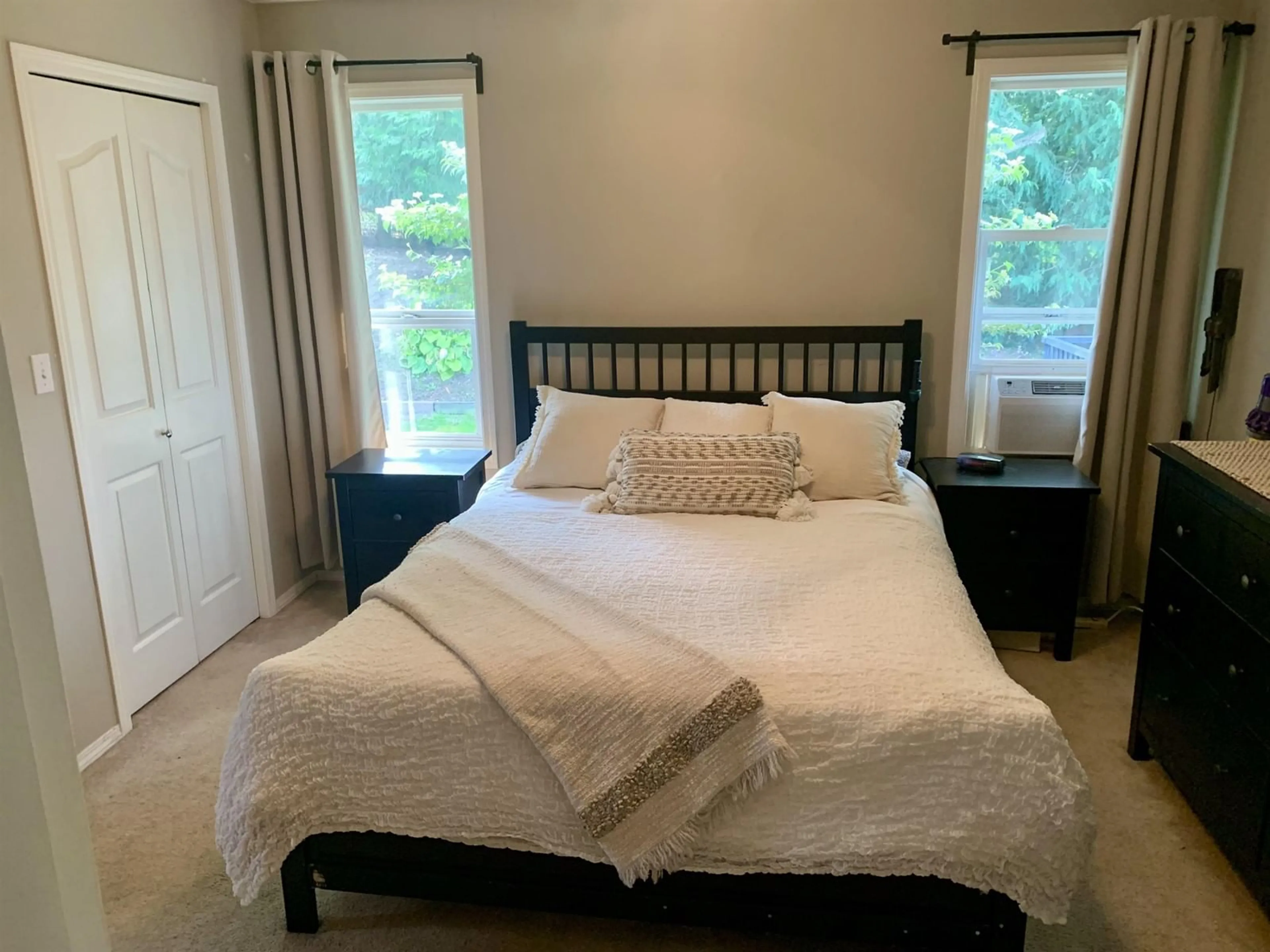 Bedroom with bed, unknown for 46690 SYLVAN DRIVE, Chilliwack British Columbia V2R3W5
