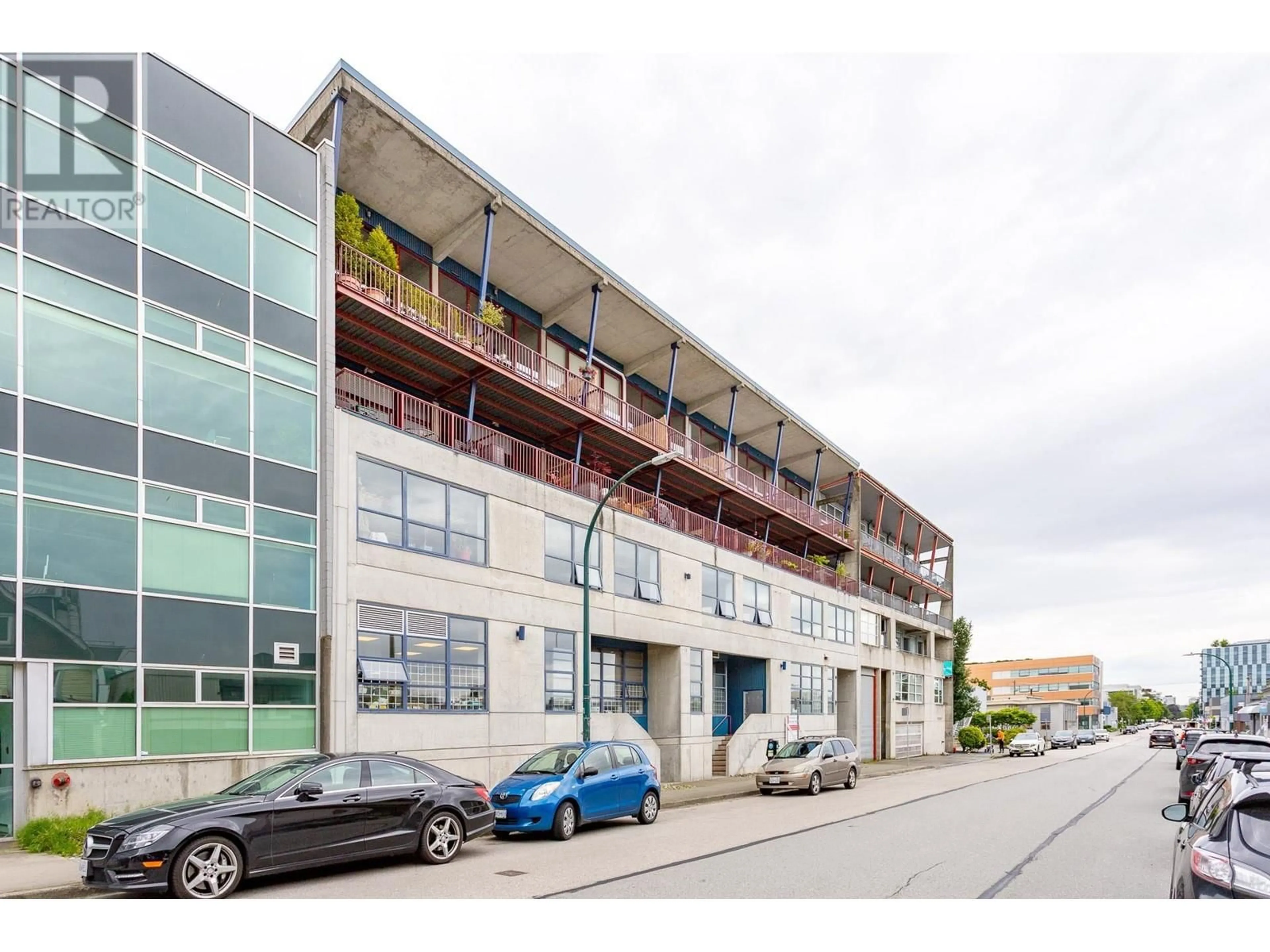 A pic from outside/outdoor area/front of a property/back of a property/a pic from drone, building for 303 - 128 6TH AVENUE, Vancouver British Columbia V5Y1K6