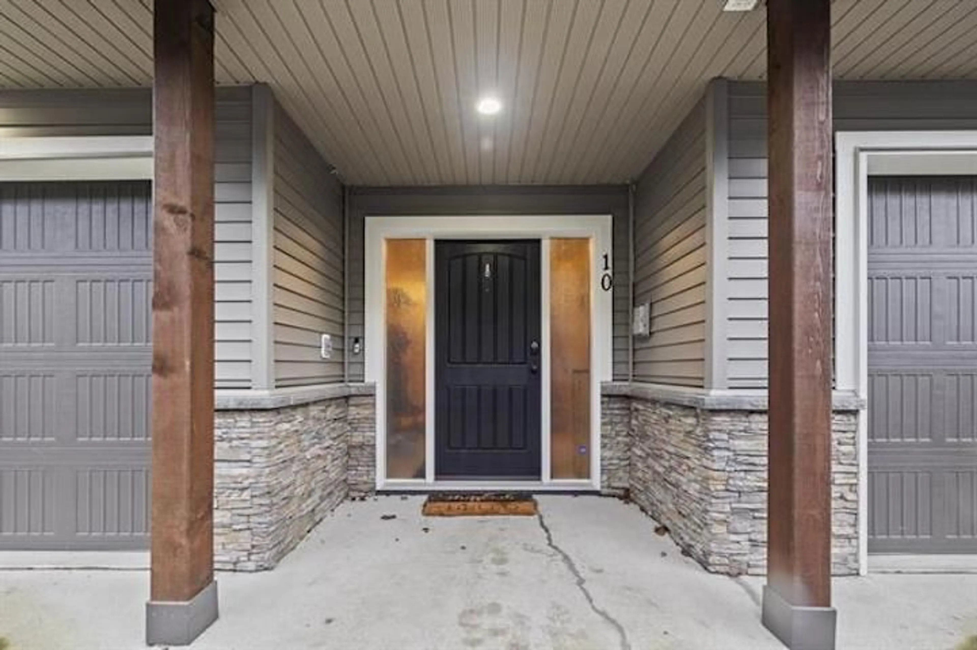 Indoor entryway for 10 - 1609 AGASSIZ-ROSEDALE NO 9 HIGHWAY, Agassiz British Columbia V0M1A0