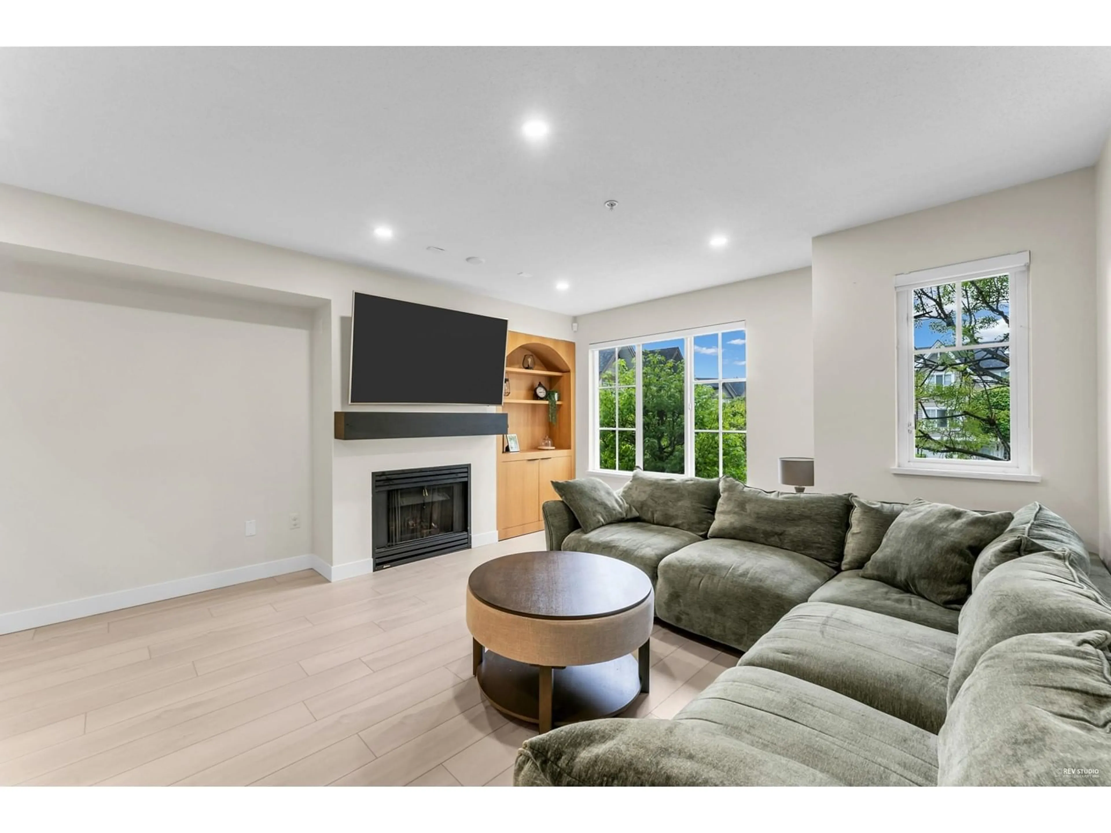 Living room with furniture, unknown for 31 - 20560 66, Langley British Columbia V2Y2Y8