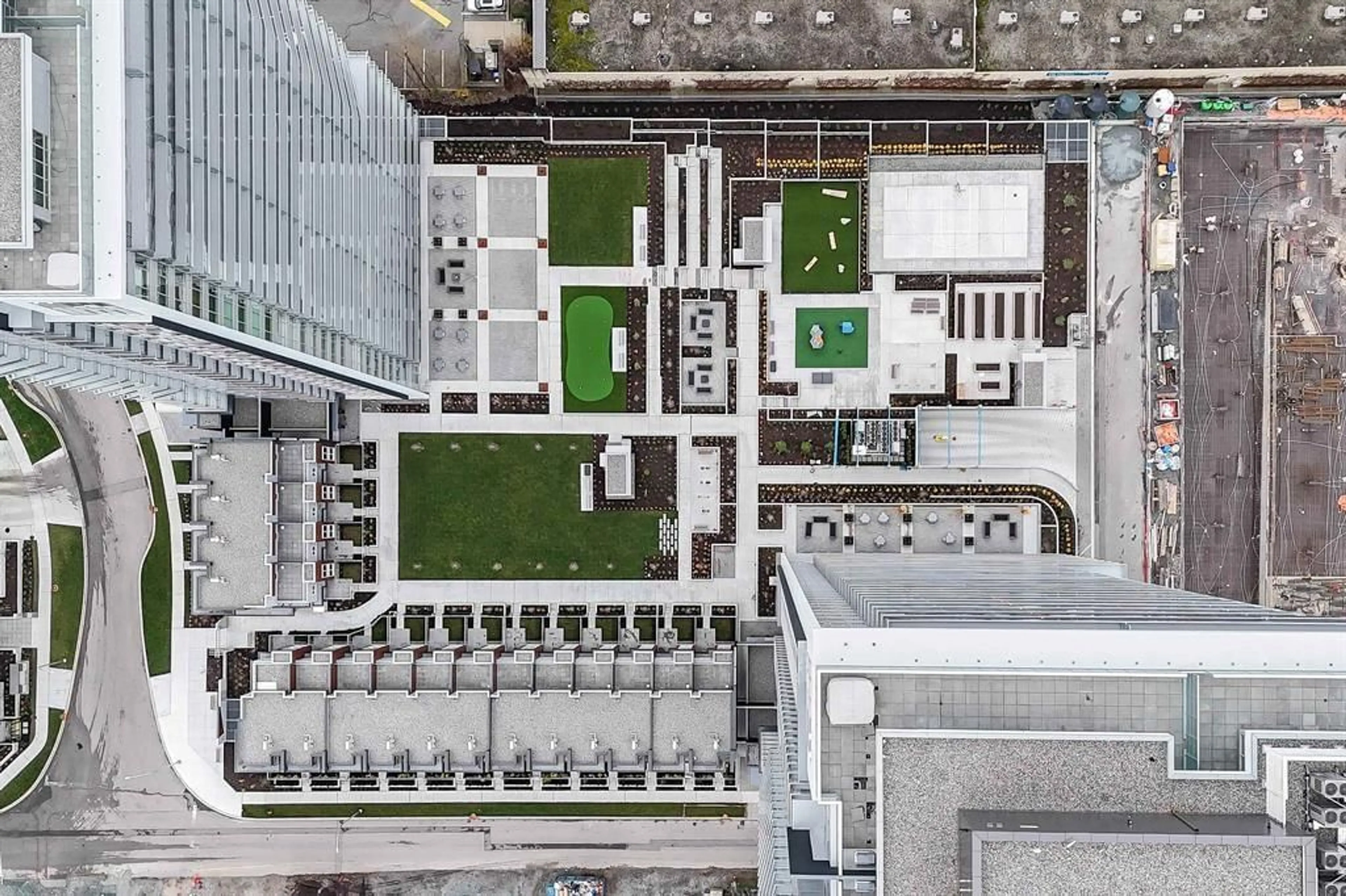 A pic from outside/outdoor area/front of a property/back of a property/a pic from drone, unknown for 2206 - 8551 201, Langley British Columbia V2Y3Y4