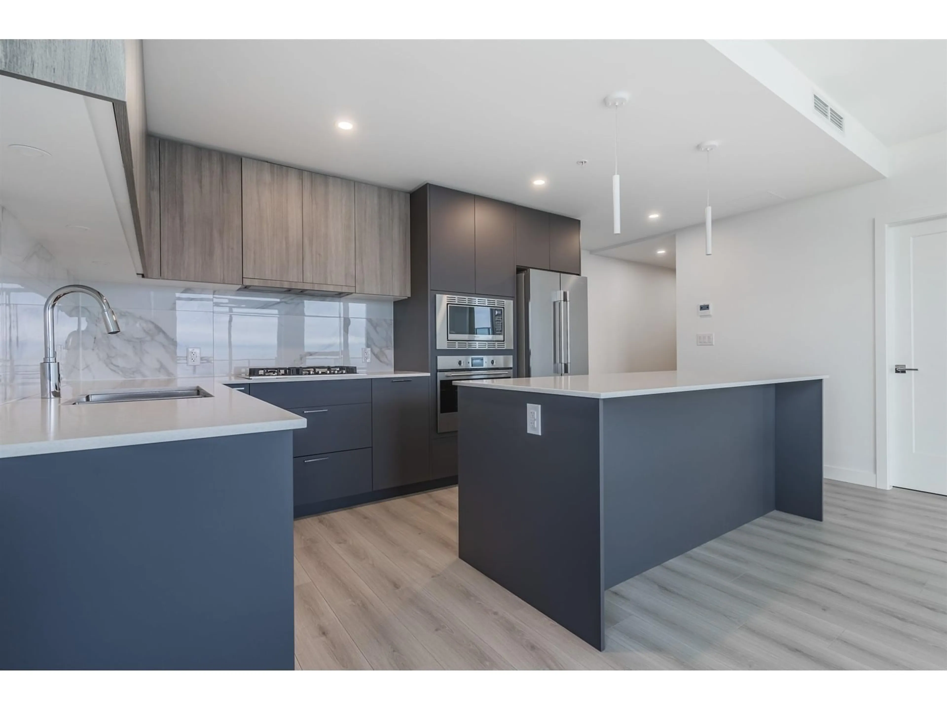Open concept kitchen, wood/laminate floor for 2206 - 8551 201, Langley British Columbia V2Y3Y4