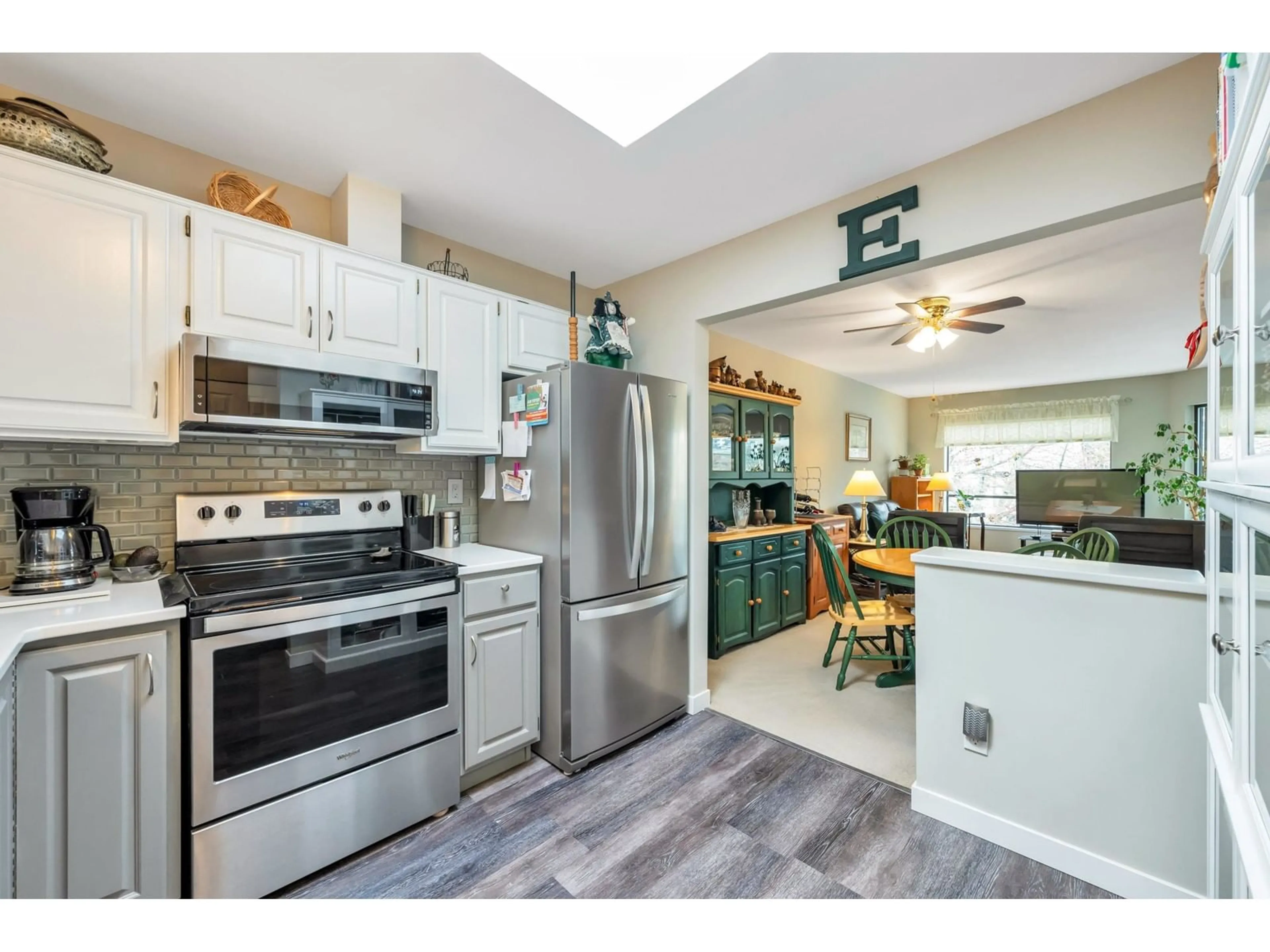 Open concept kitchen, unknown for 306 - 14950 THRIFT, White Rock British Columbia V4B2J9