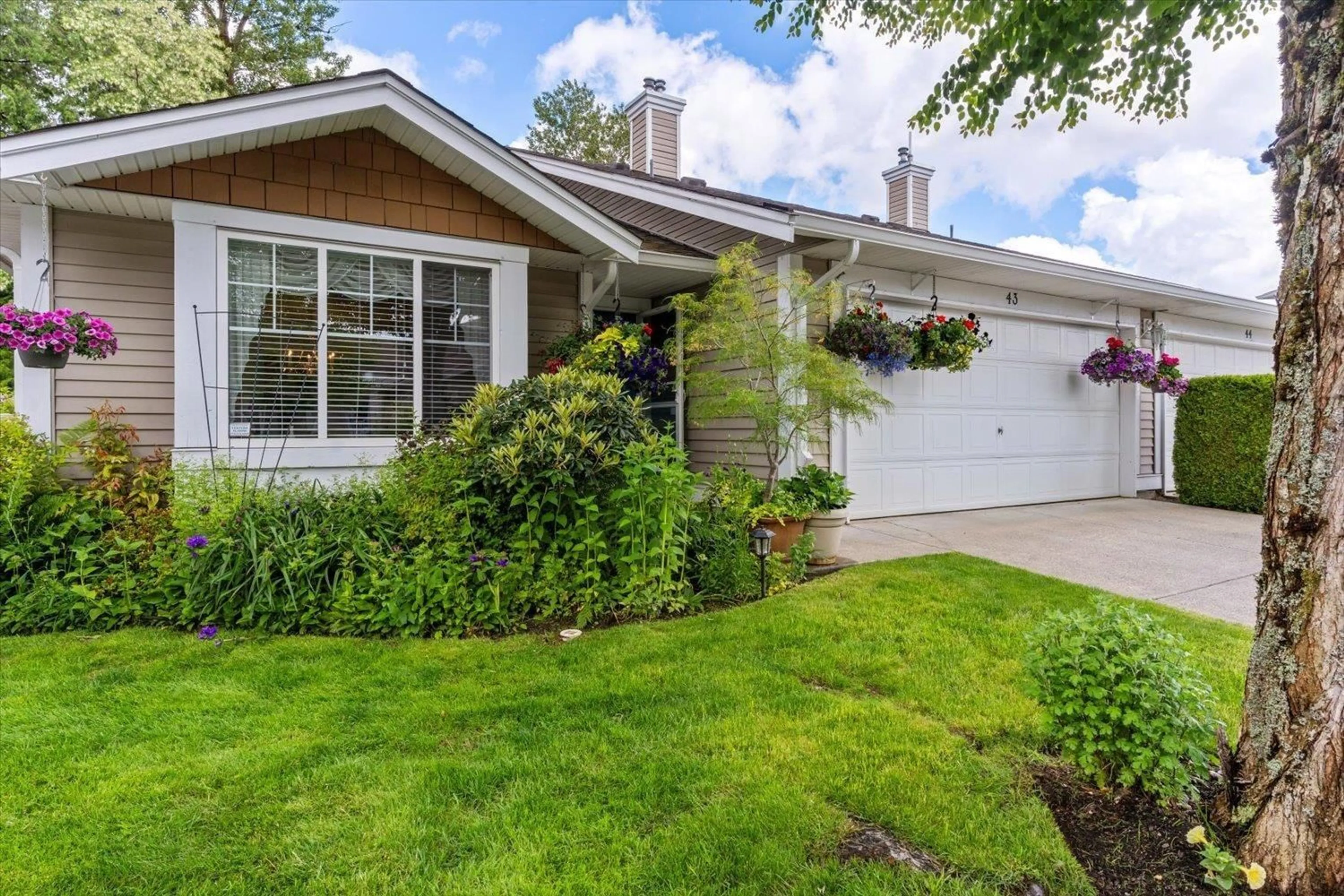 Home with vinyl exterior material, street for 43 - 6885 184, Surrey British Columbia V3S9G1