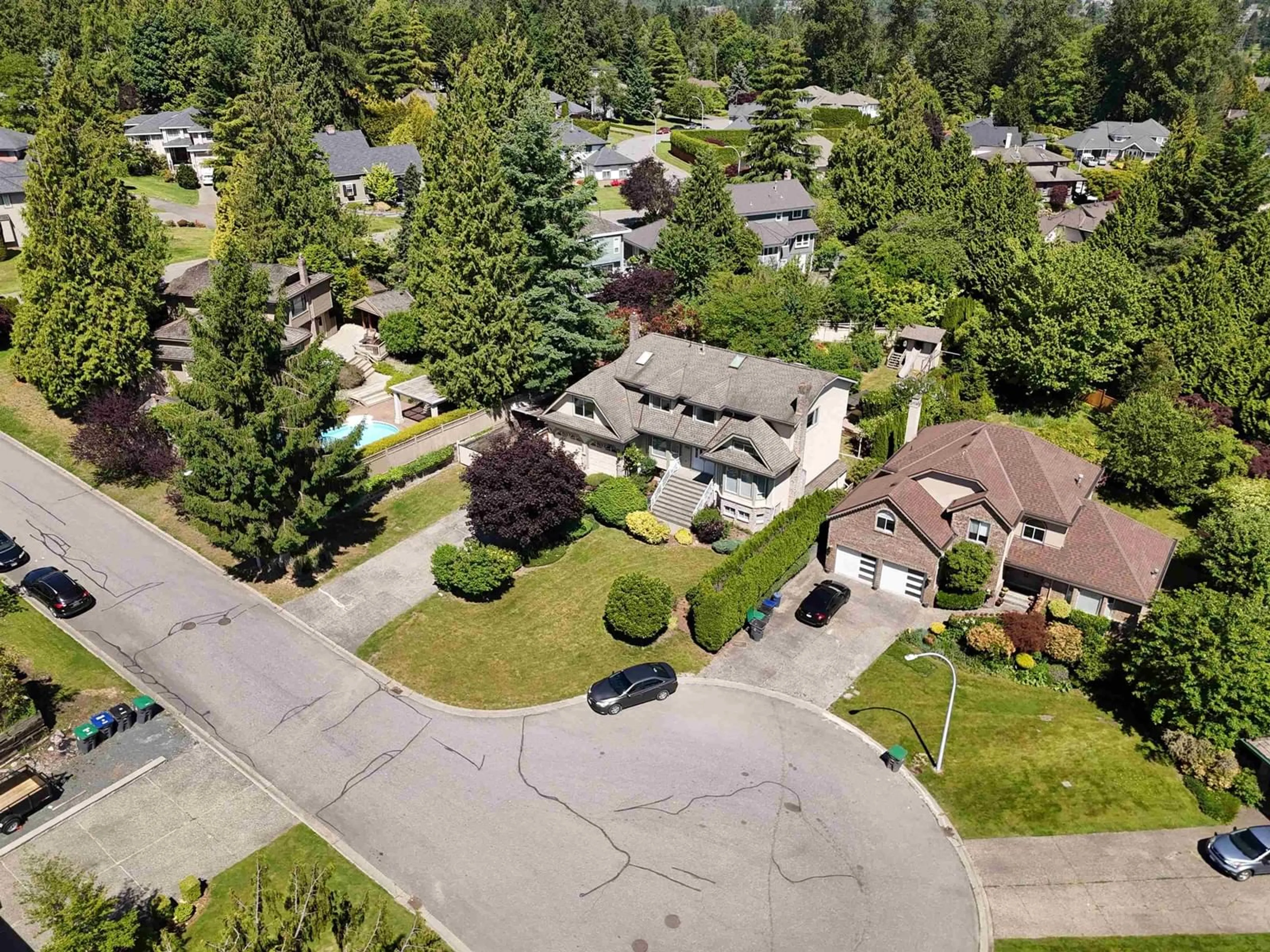 A pic from outside/outdoor area/front of a property/back of a property/a pic from drone, street for 15081 73, Surrey British Columbia V3S7A7