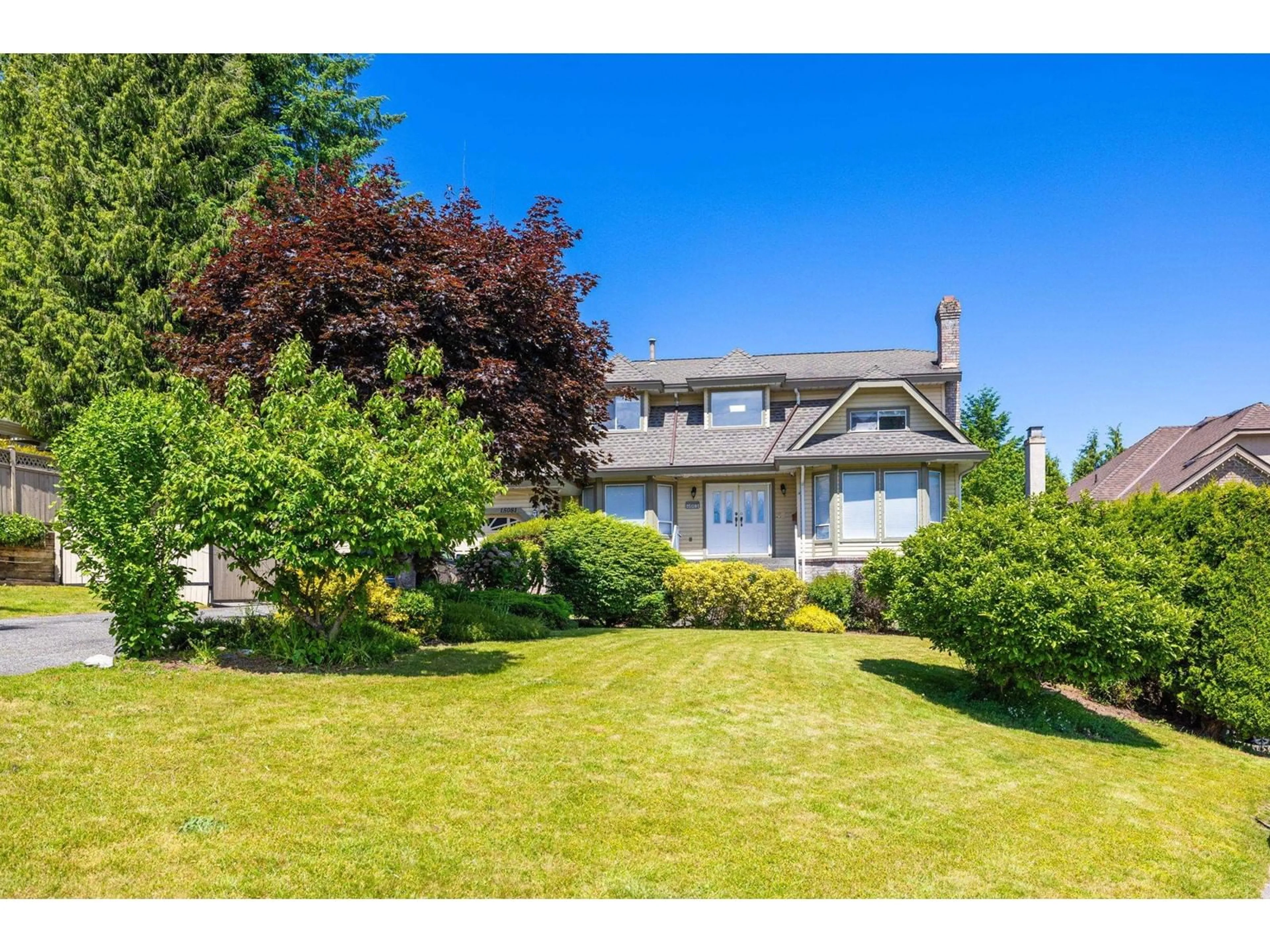A pic from outside/outdoor area/front of a property/back of a property/a pic from drone, street for 15081 73, Surrey British Columbia V3S7A7