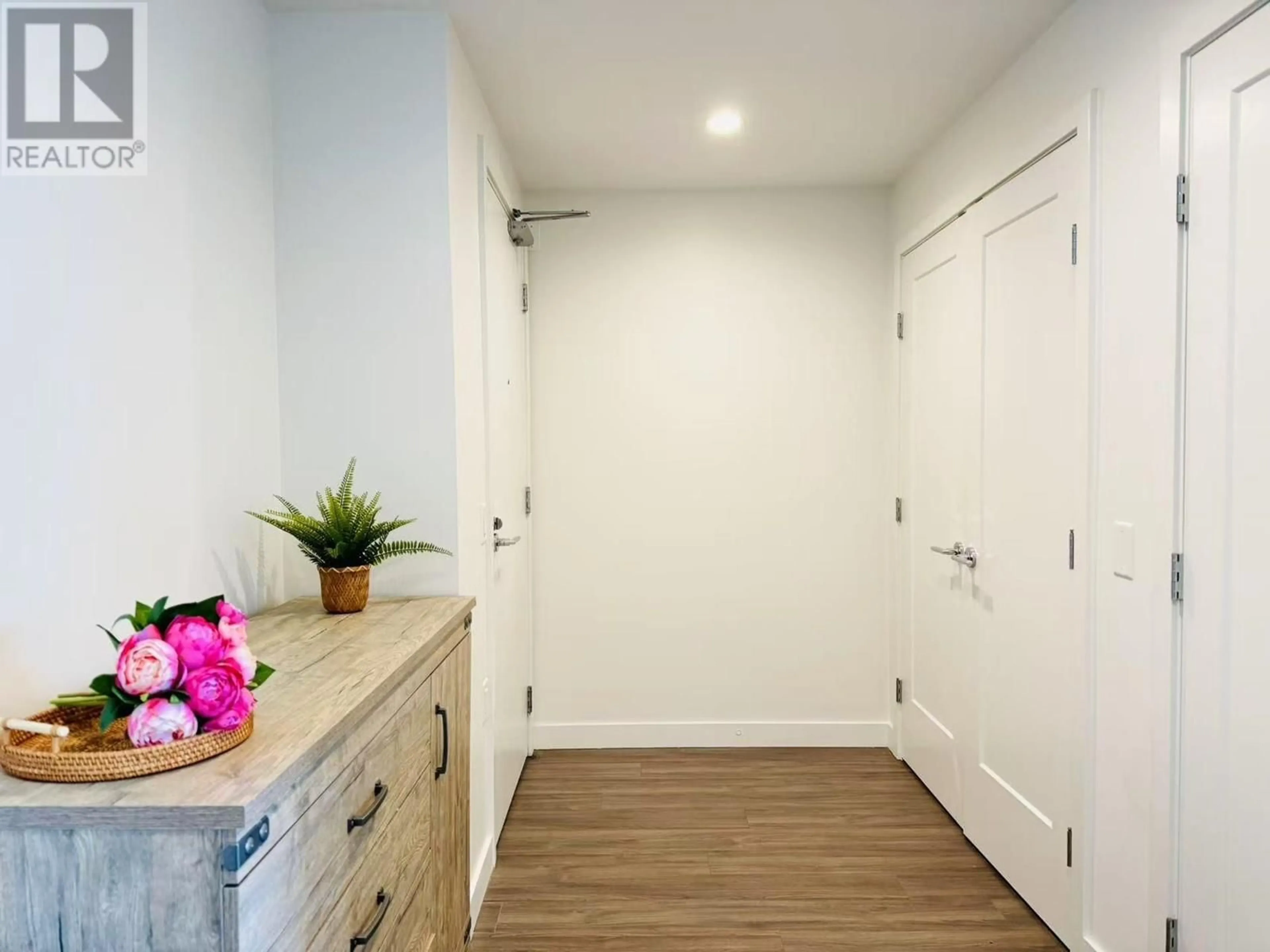 Indoor entryway for 3006 - 2311 BETA AVENUE, Burnaby British Columbia V5C0M1