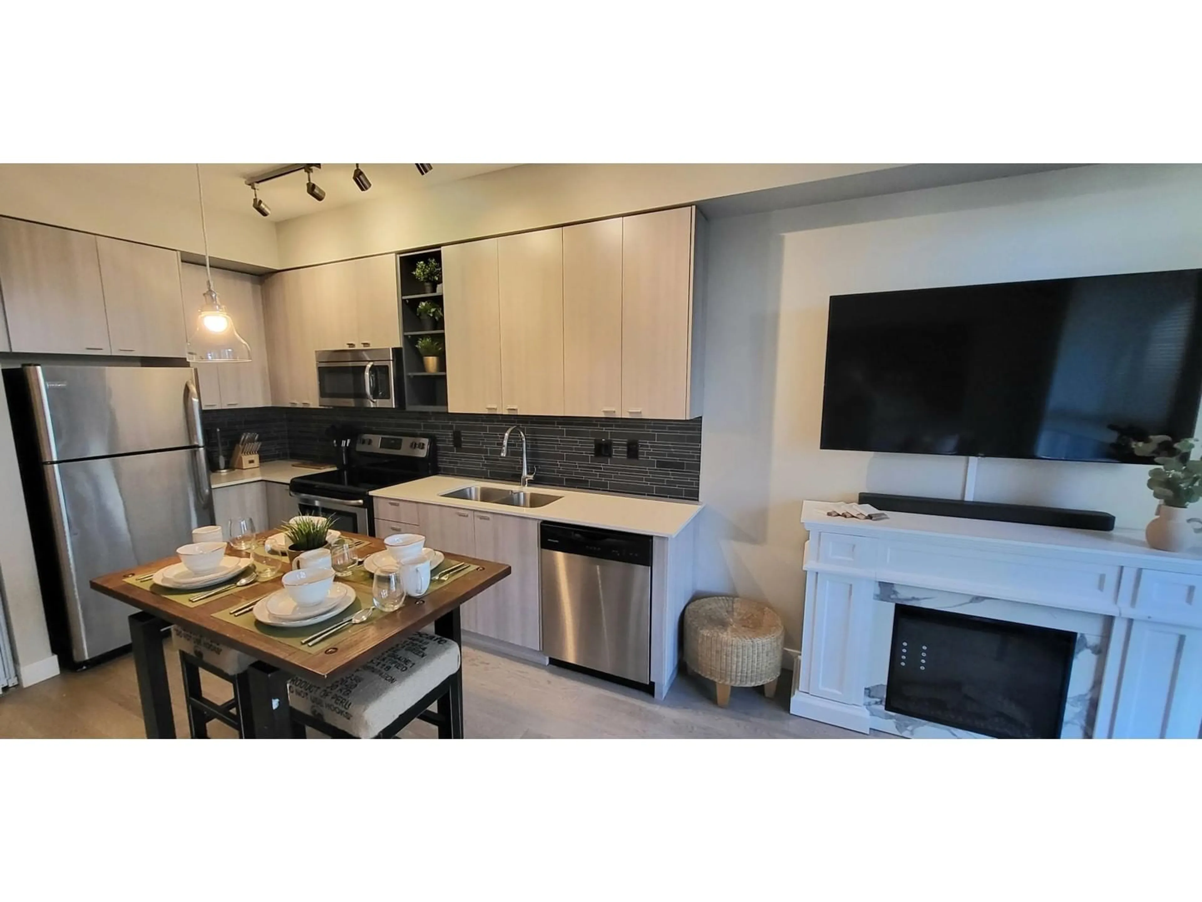 Open concept kitchen, ceramic/tile floor for 509 - 3090 GLADWIN, Abbotsford British Columbia V0M1A1