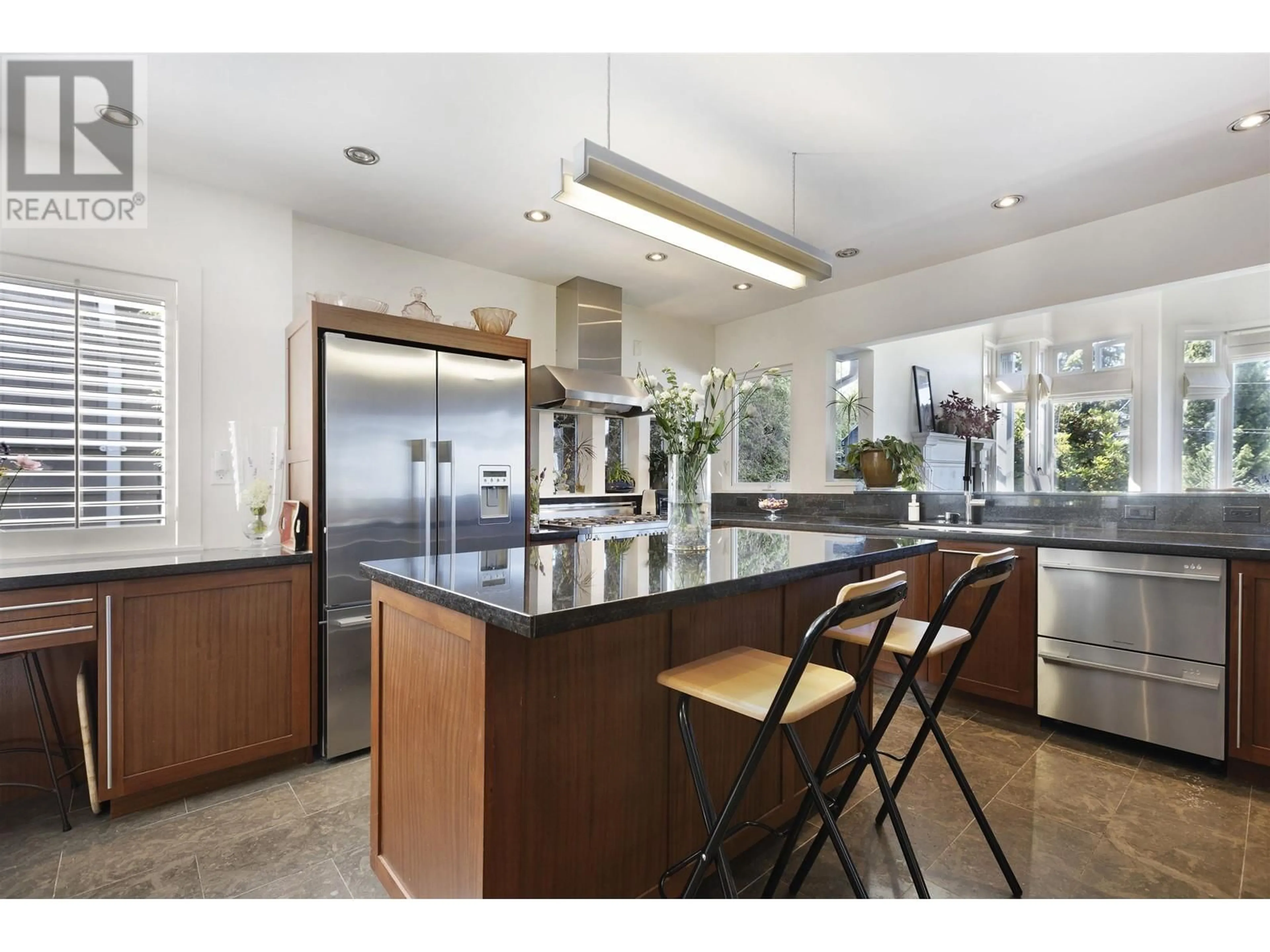 Open concept kitchen, unknown for 670 MONTROYAL BOULEVARD, North Vancouver British Columbia V7R2G3