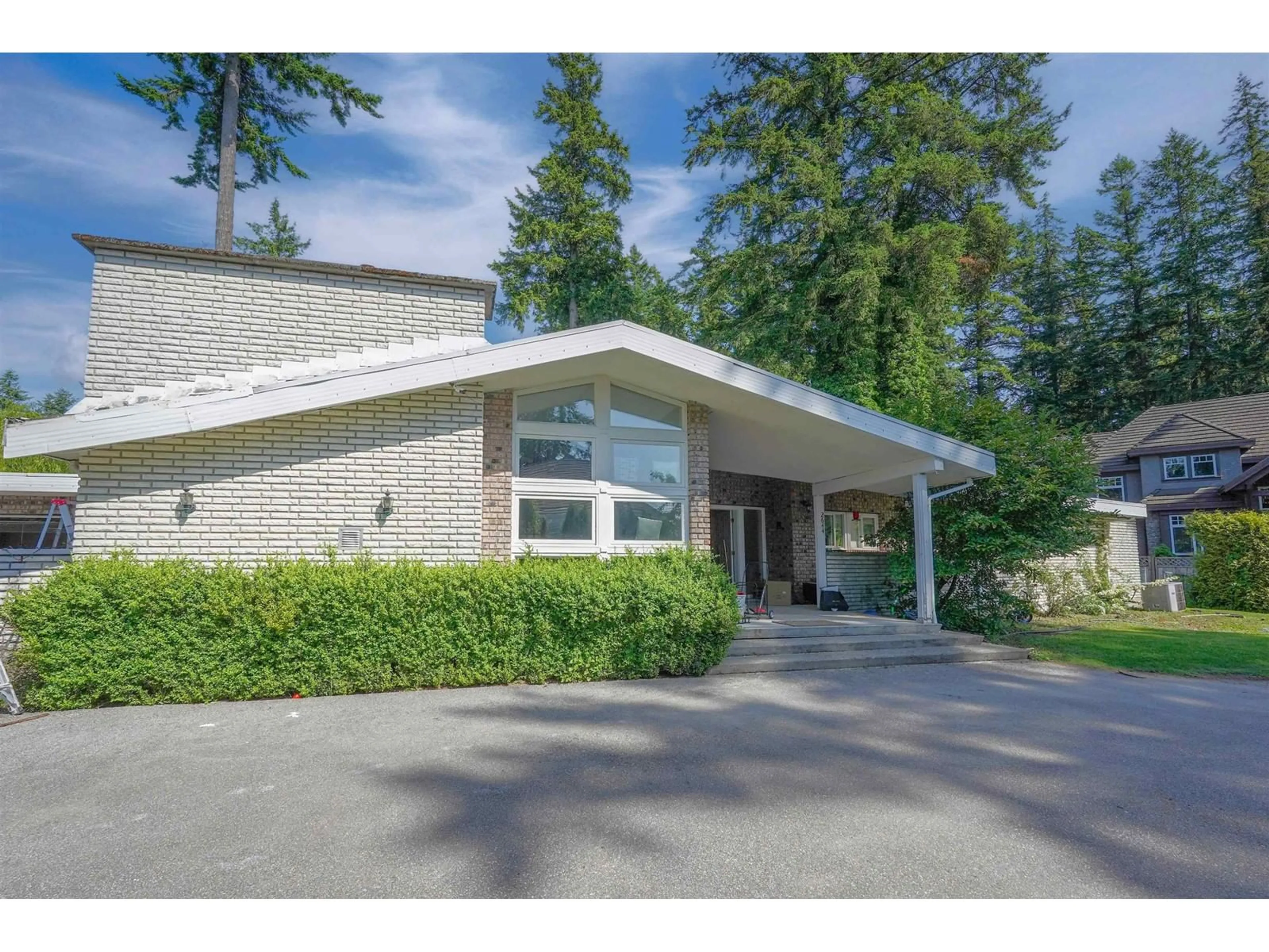 Indoor foyer for 2644 140, Surrey British Columbia V4P2C7