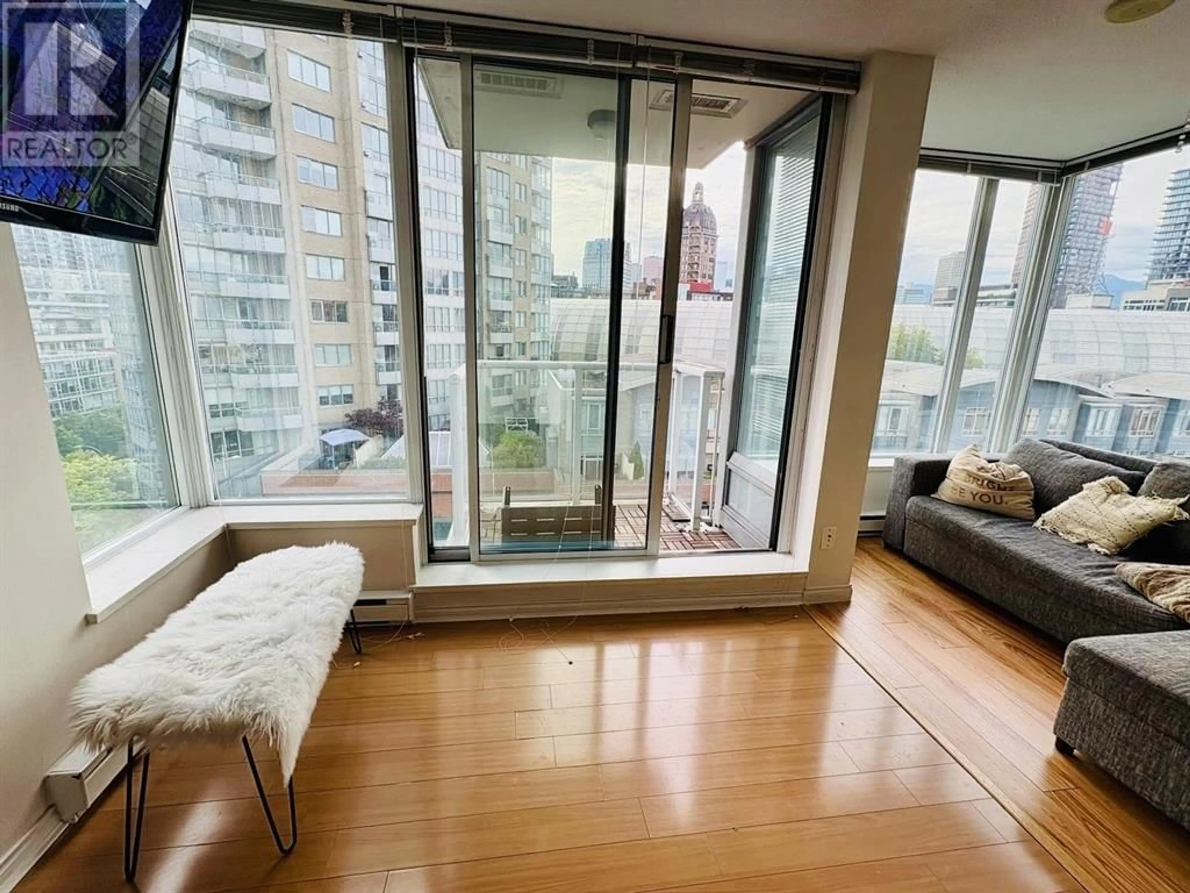 A pic of a room for 903 - 550 TAYLOR STREET, Vancouver British Columbia V6B1R1