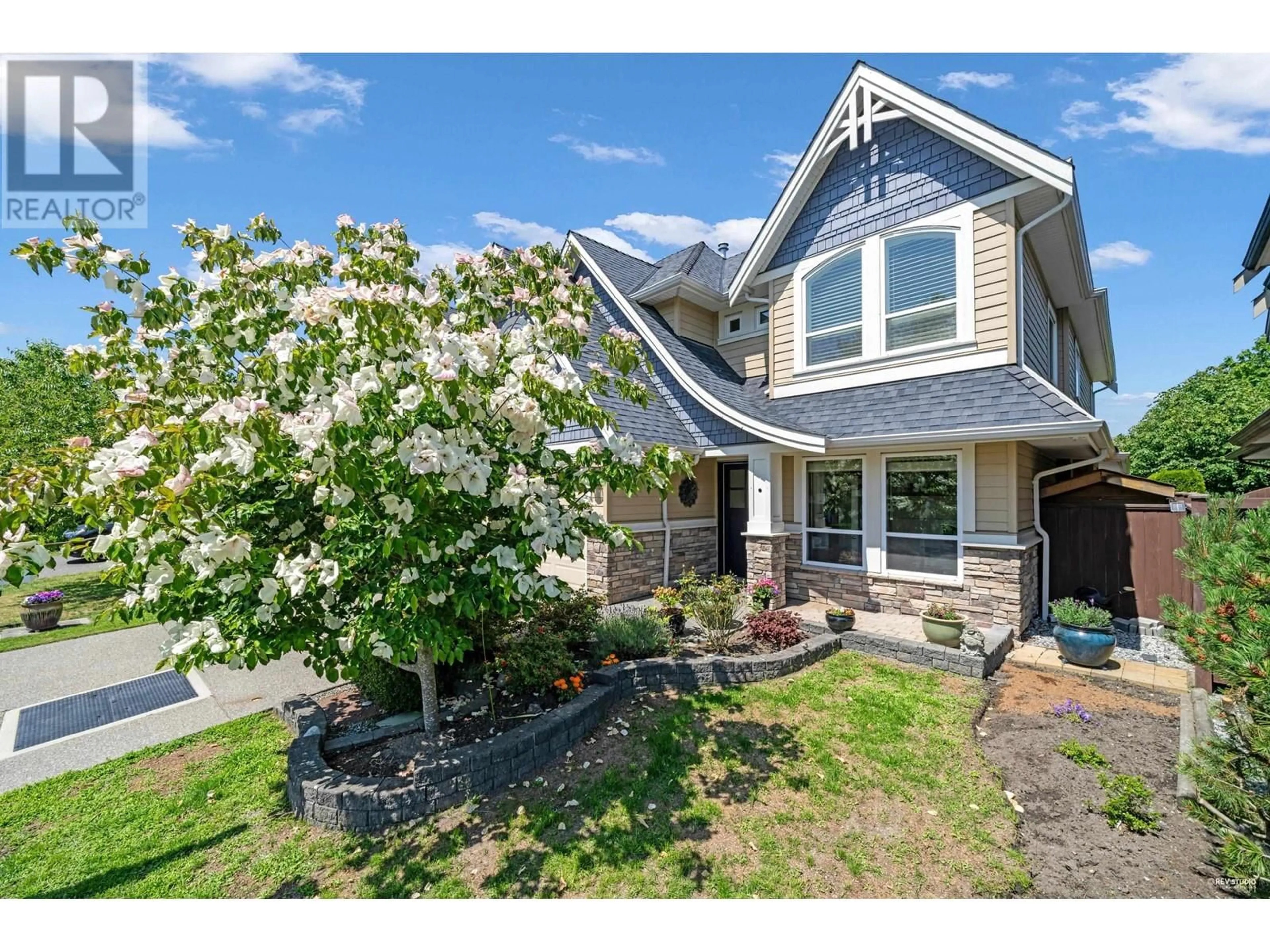 Home with vinyl exterior material, street for 5515 COVE INLET ROAD, Delta British Columbia V4K5H2
