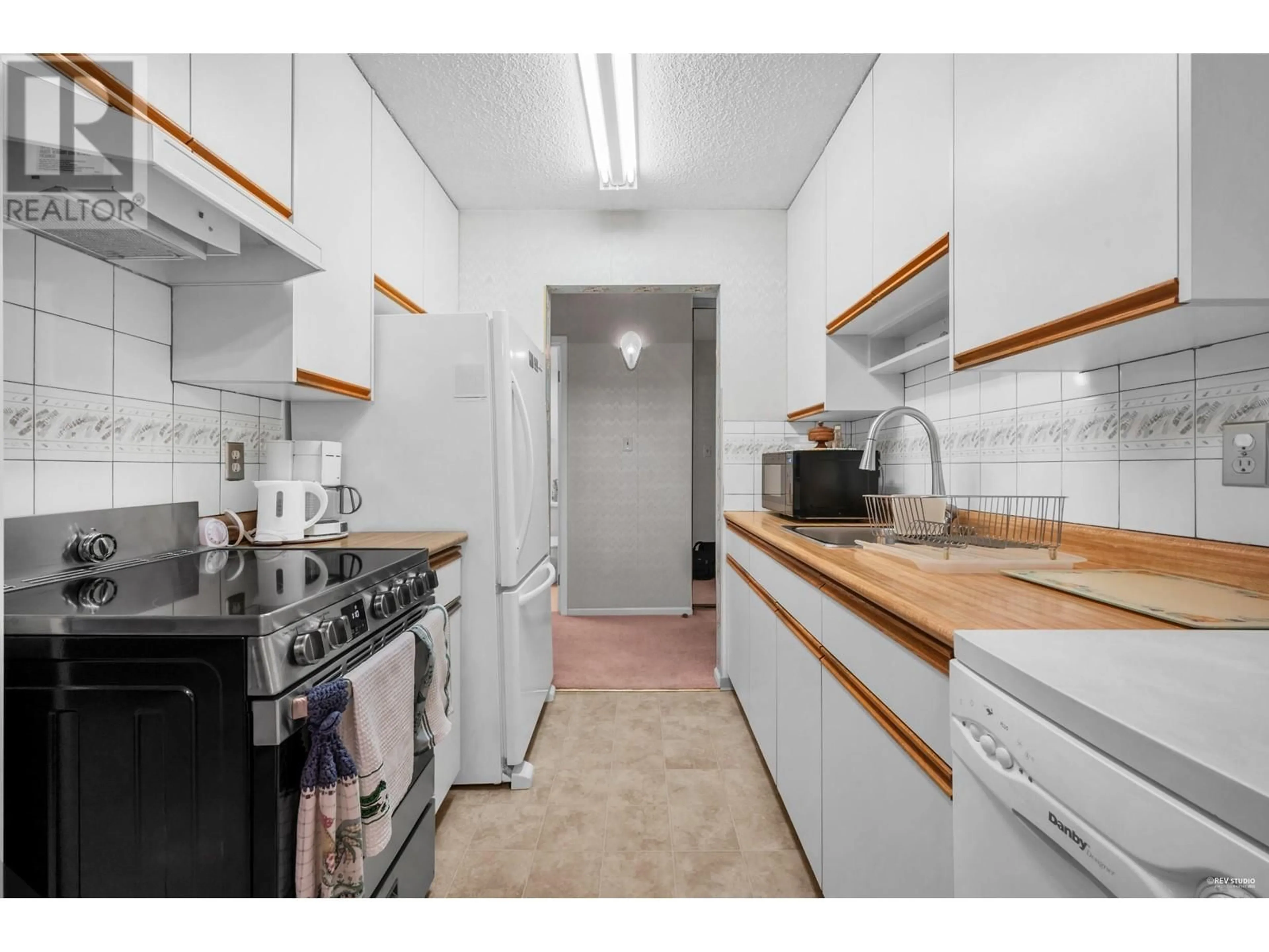 Standard kitchen, unknown for 319 - 1065 8TH AVENUE, Vancouver British Columbia V5T1V1