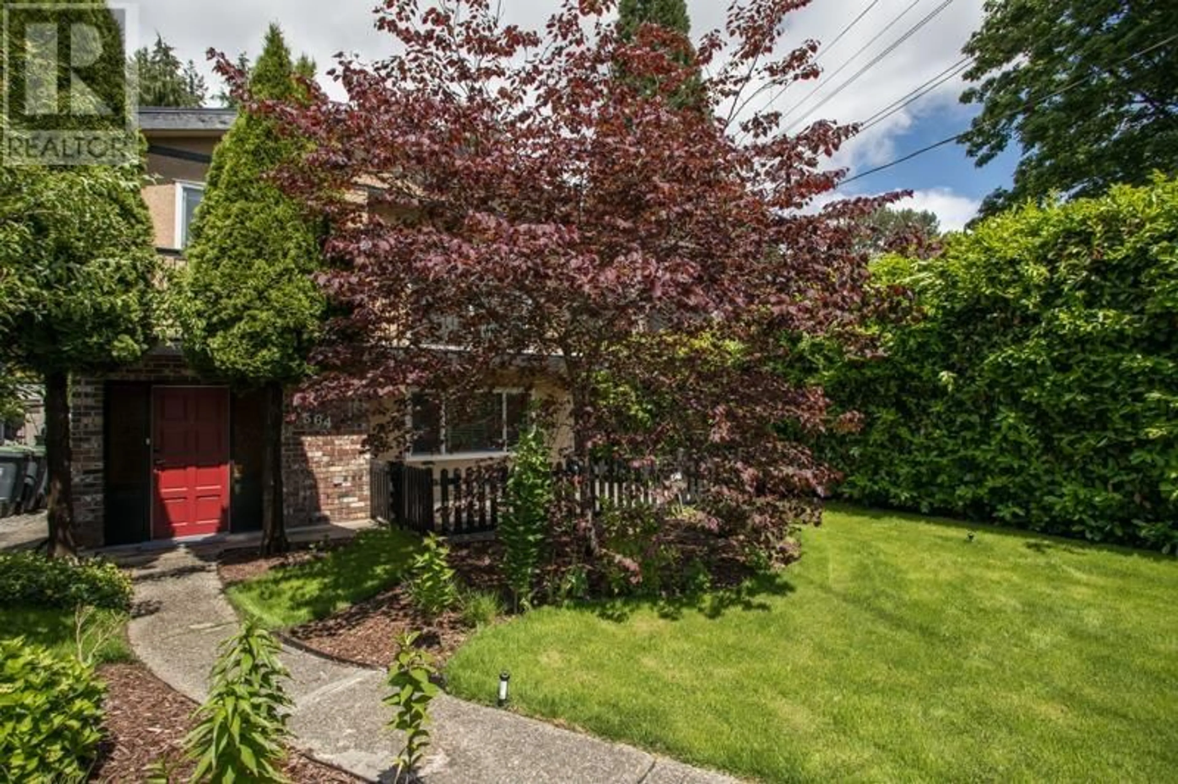 Patio, street for 1564 HOPE ROAD, North Vancouver British Columbia V7P1W9