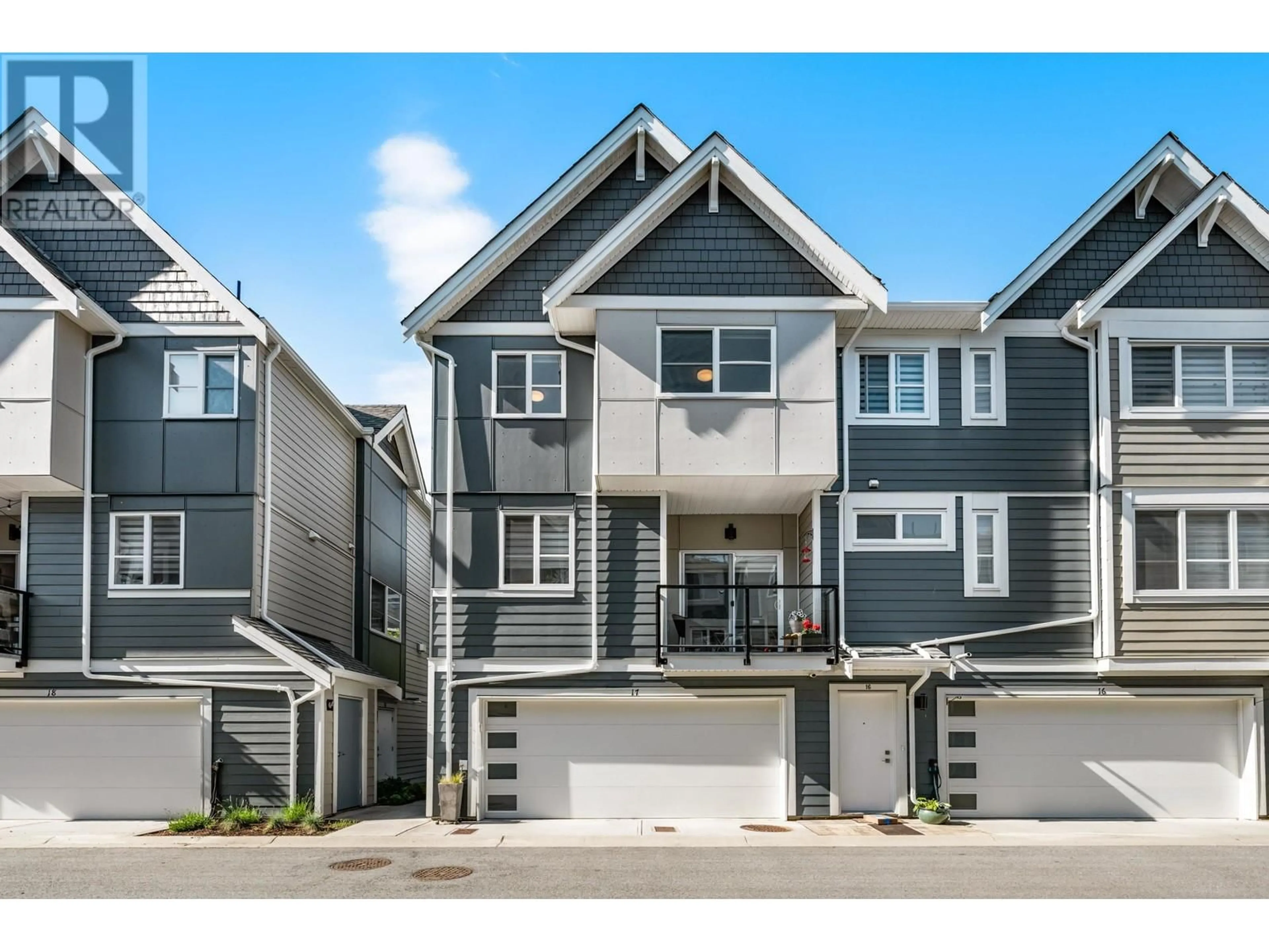 Home with vinyl exterior material, street for 17 - 5377 8A AVENUE, Tsawwassen British Columbia V4M0E2