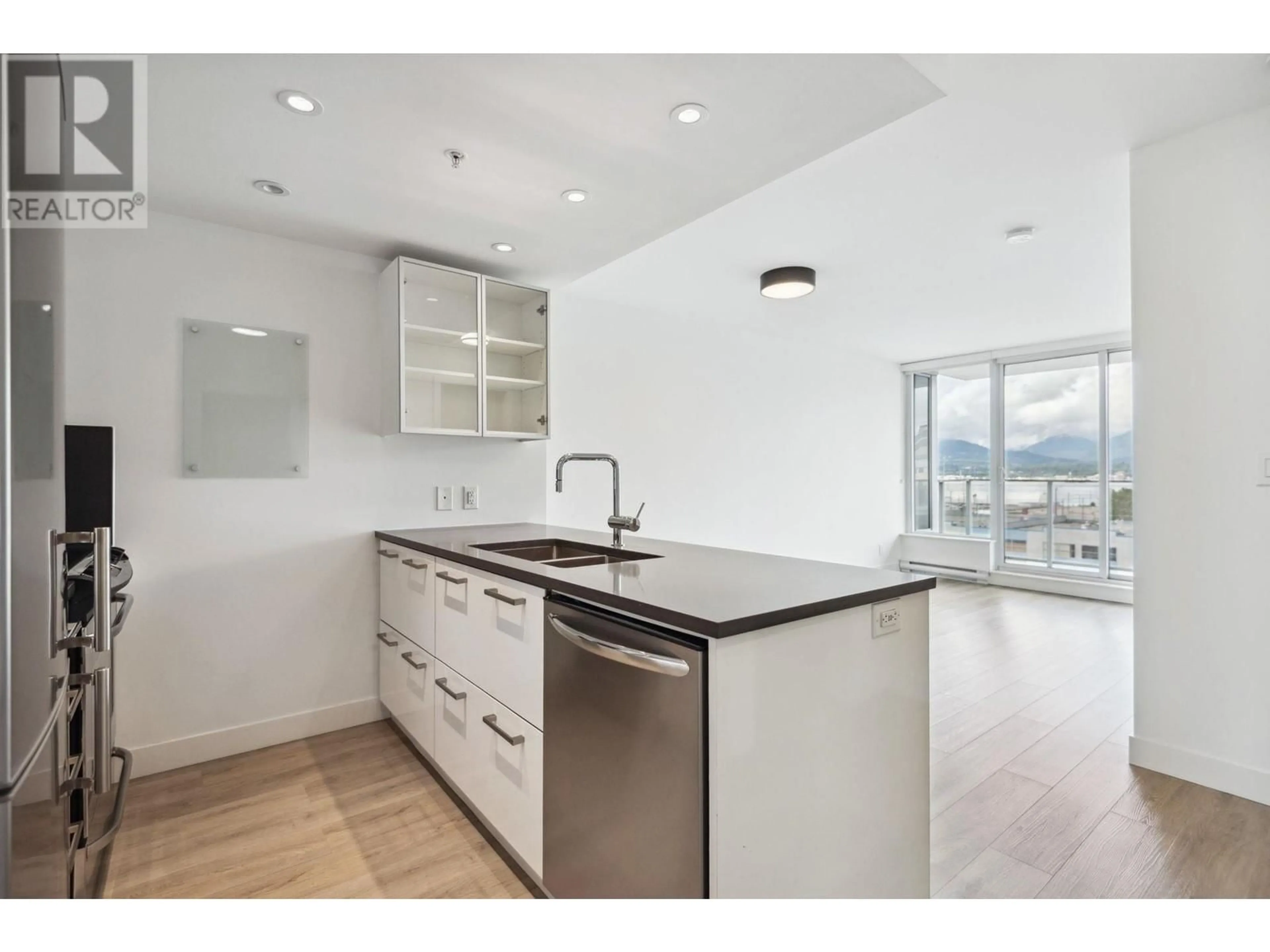 Open concept kitchen, unknown for 553 - 955 HASTINGS STREET, Vancouver British Columbia V6A0G8