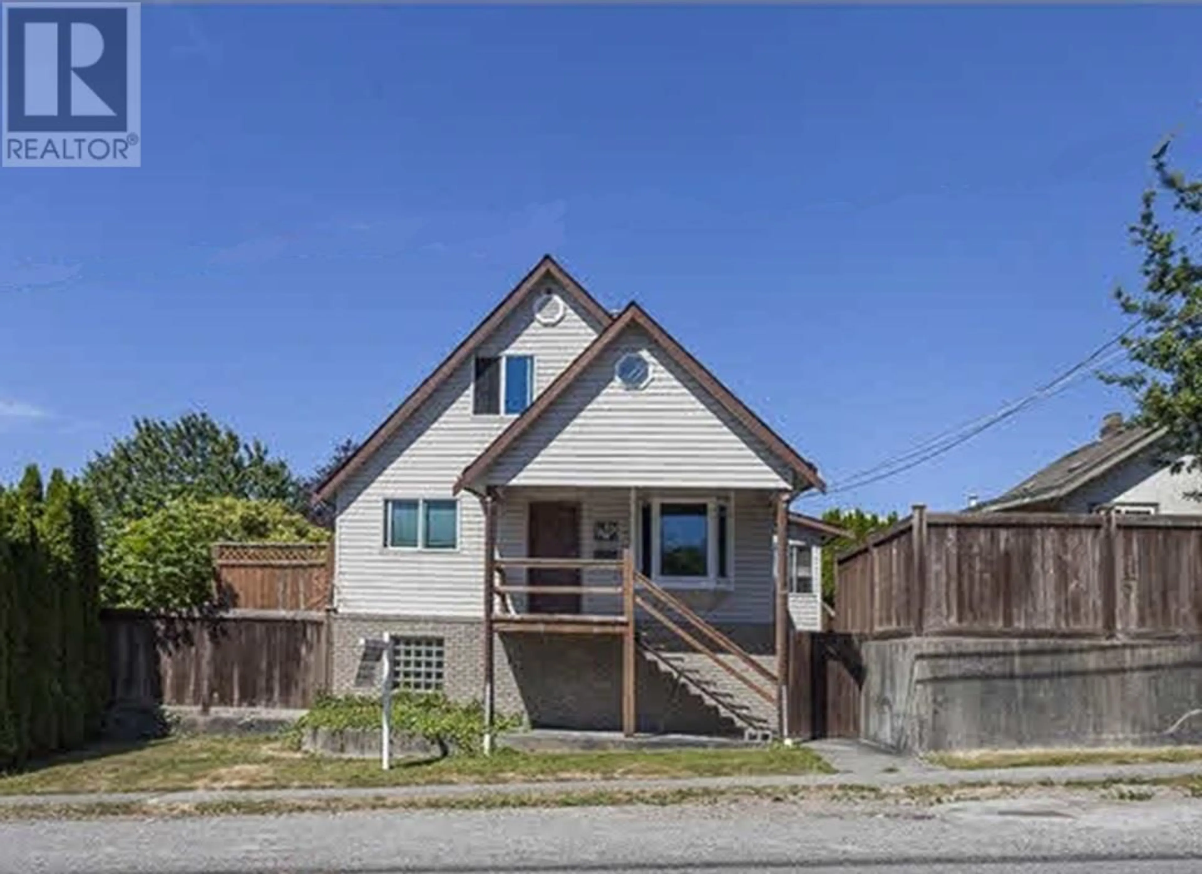A pic from outside/outdoor area/front of a property/back of a property/a pic from drone, street for 1403 GILMORE AVENUE, Burnaby British Columbia V6L3E2