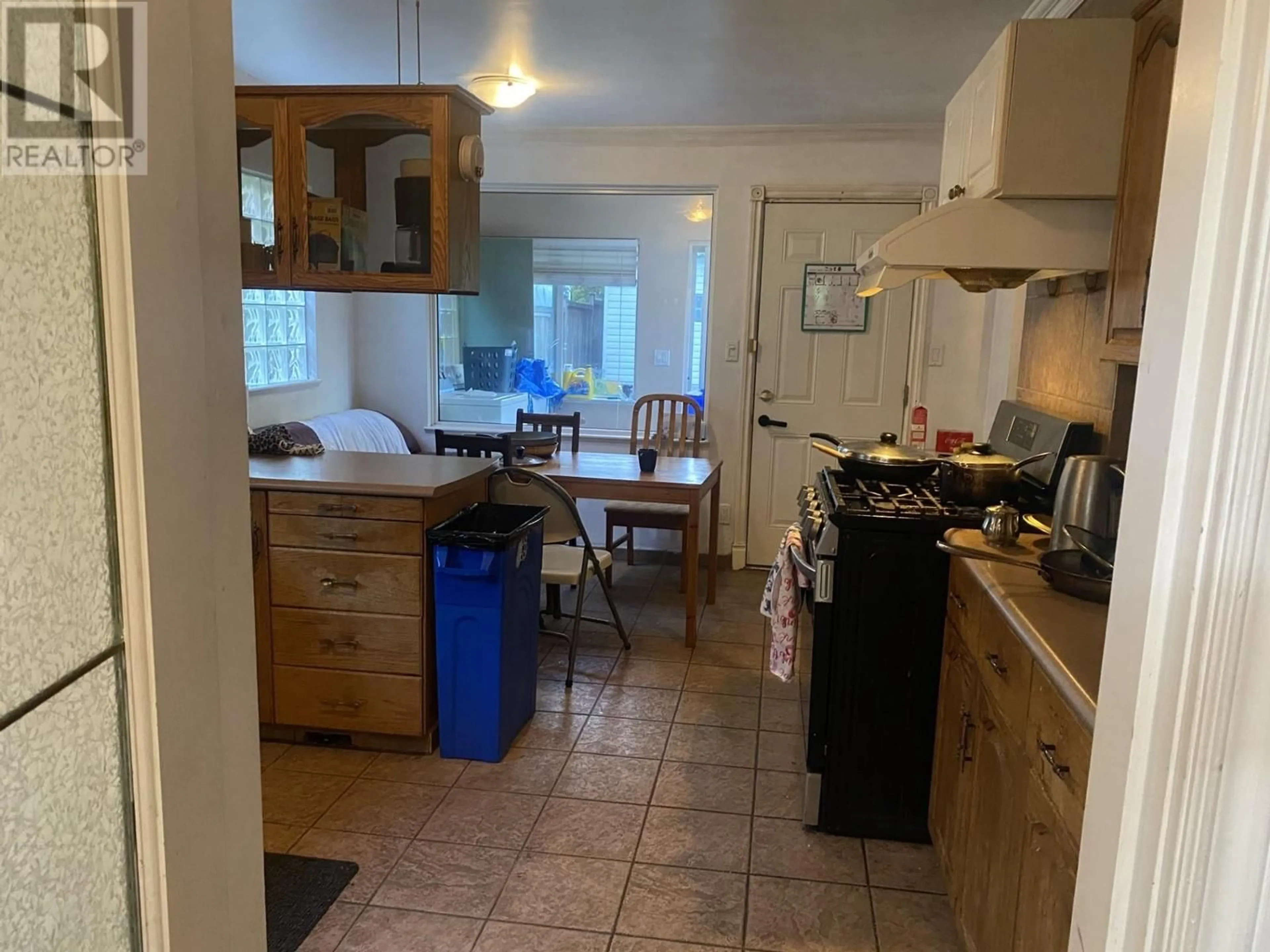 Standard kitchen, unknown for 1403 GILMORE AVENUE, Burnaby British Columbia V6L3E2