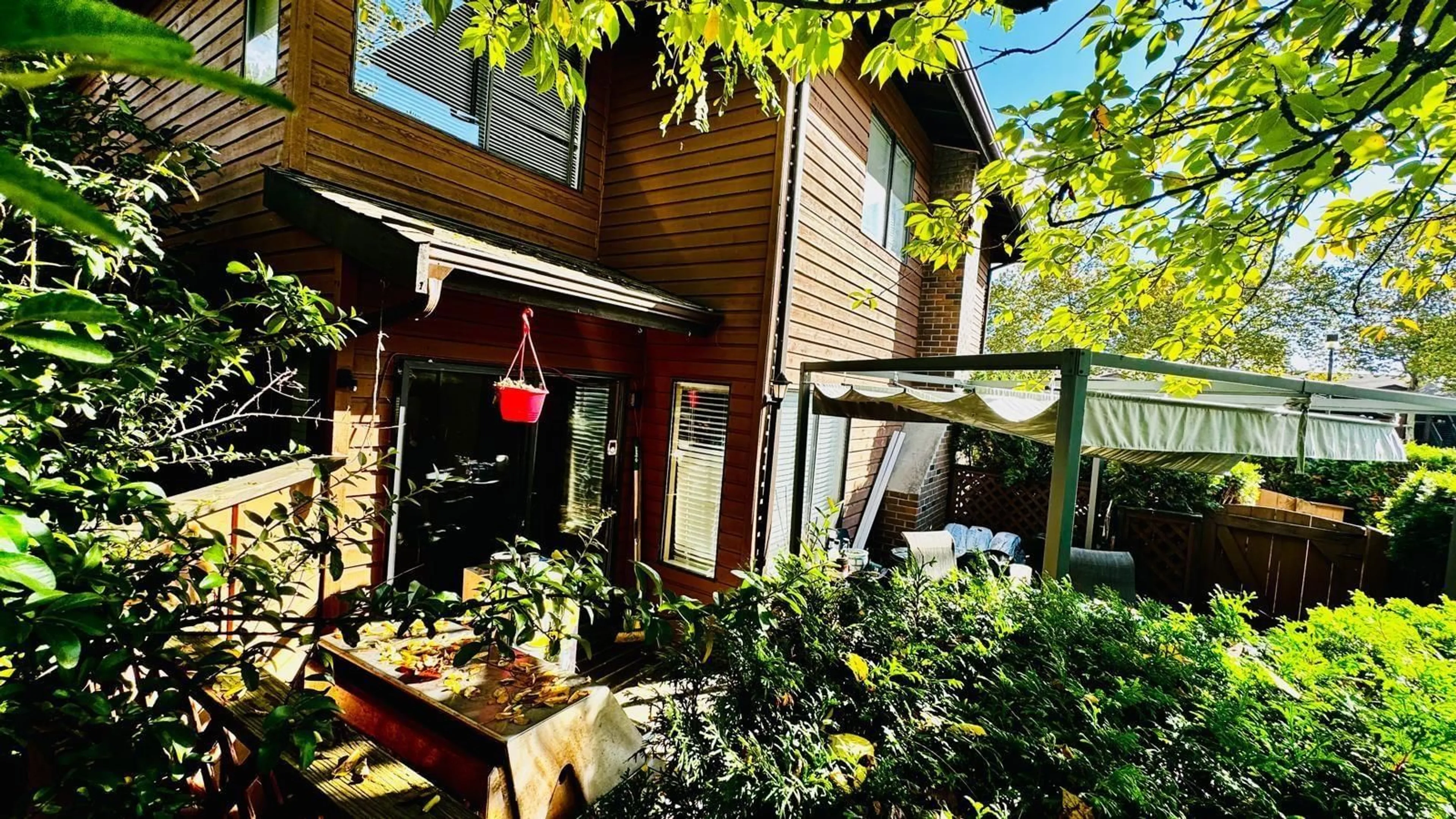 Patio, street for 1712 - 10620 150, Surrey British Columbia V3R7K2