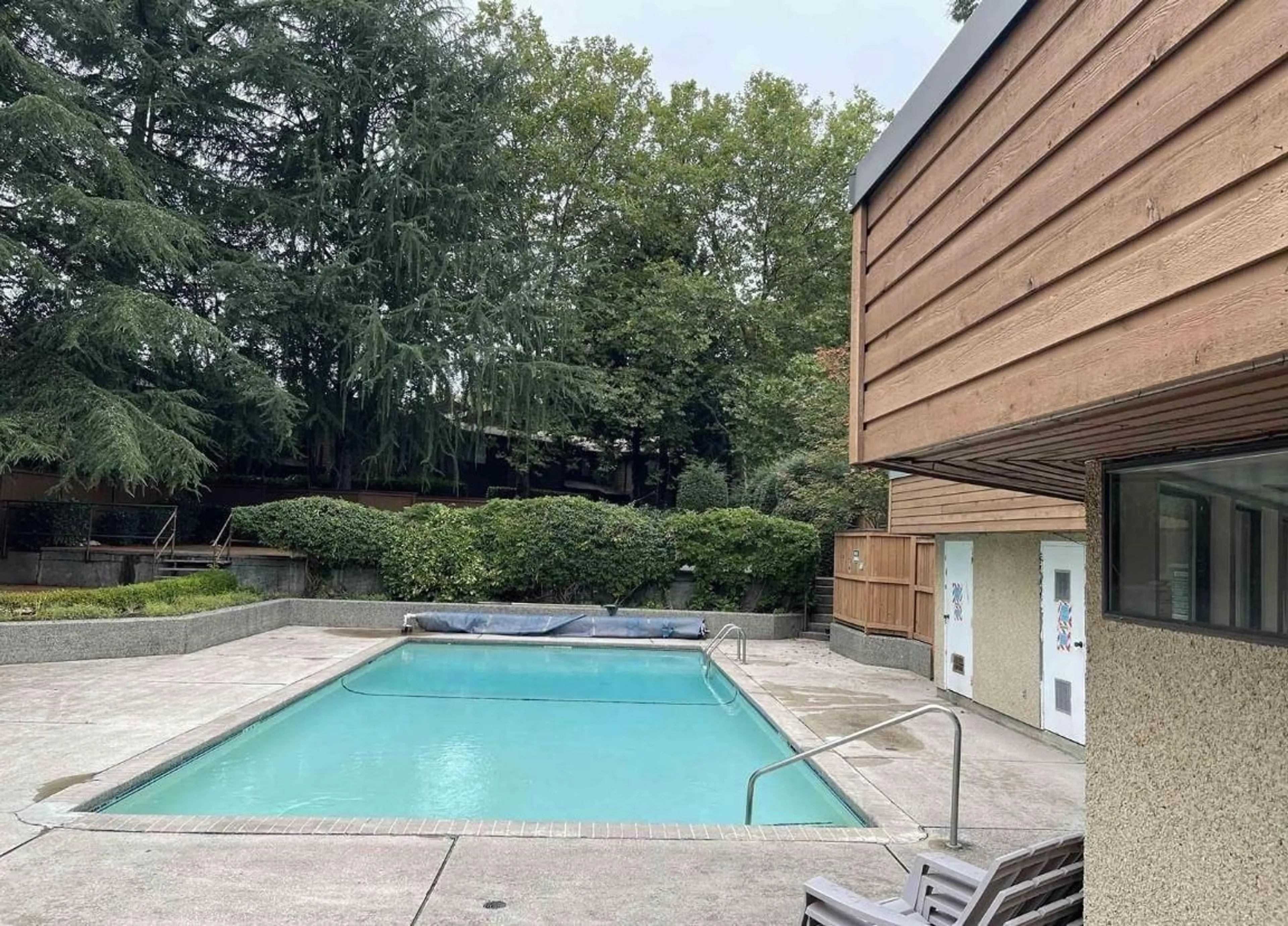 Pool for 1712 - 10620 150, Surrey British Columbia V3R7K2
