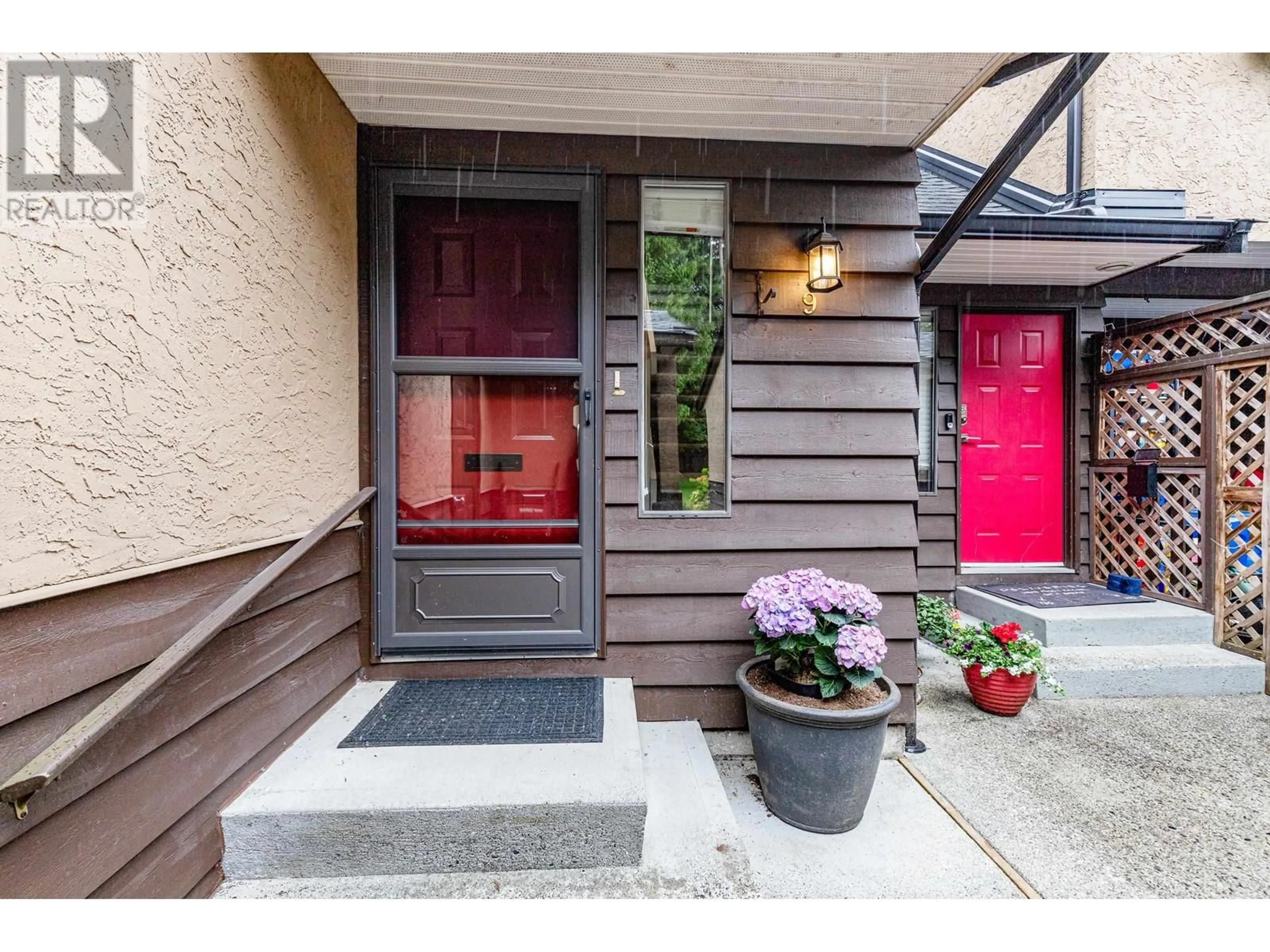 Indoor entryway for 9 - 12227 SKILLEN STREET, Maple Ridge British Columbia V2X4X4