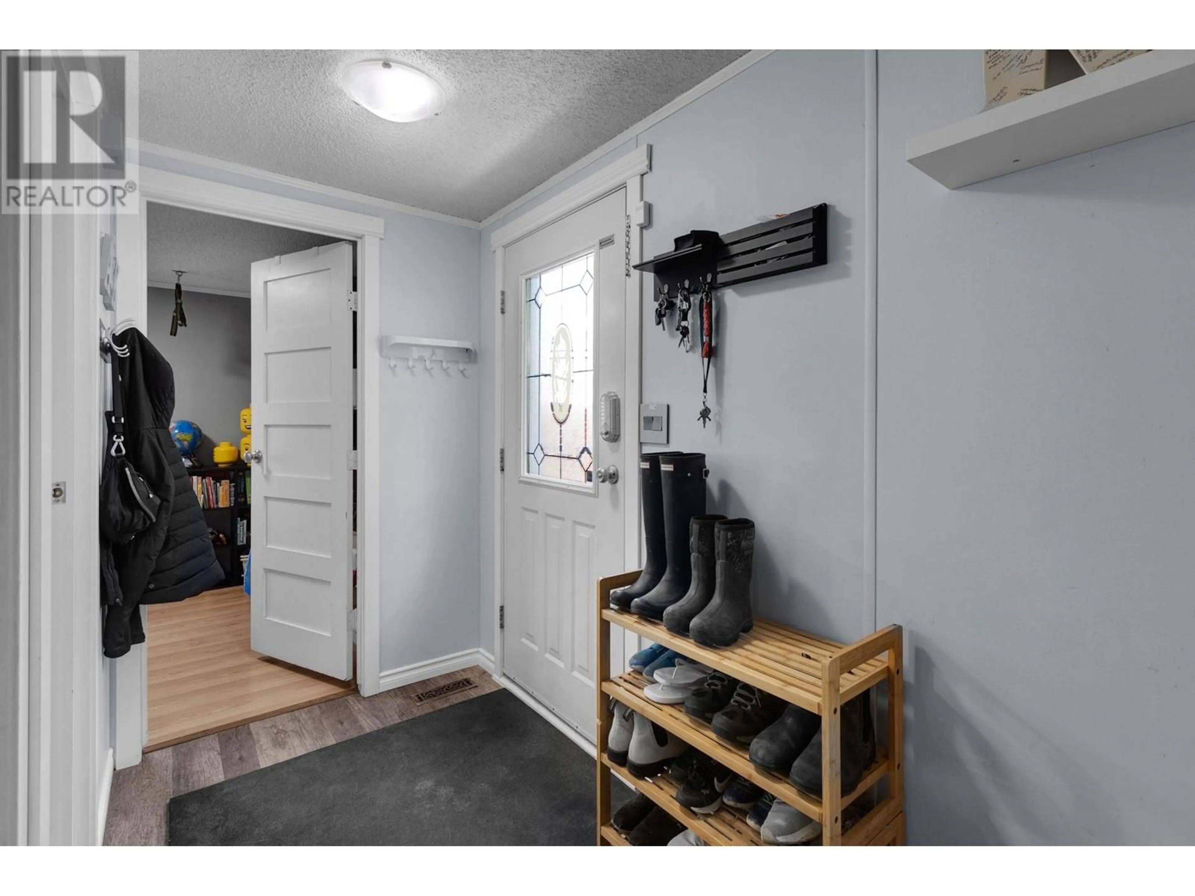 Indoor entryway for 3037 THEE COURT, Prince George British Columbia V2K5B5