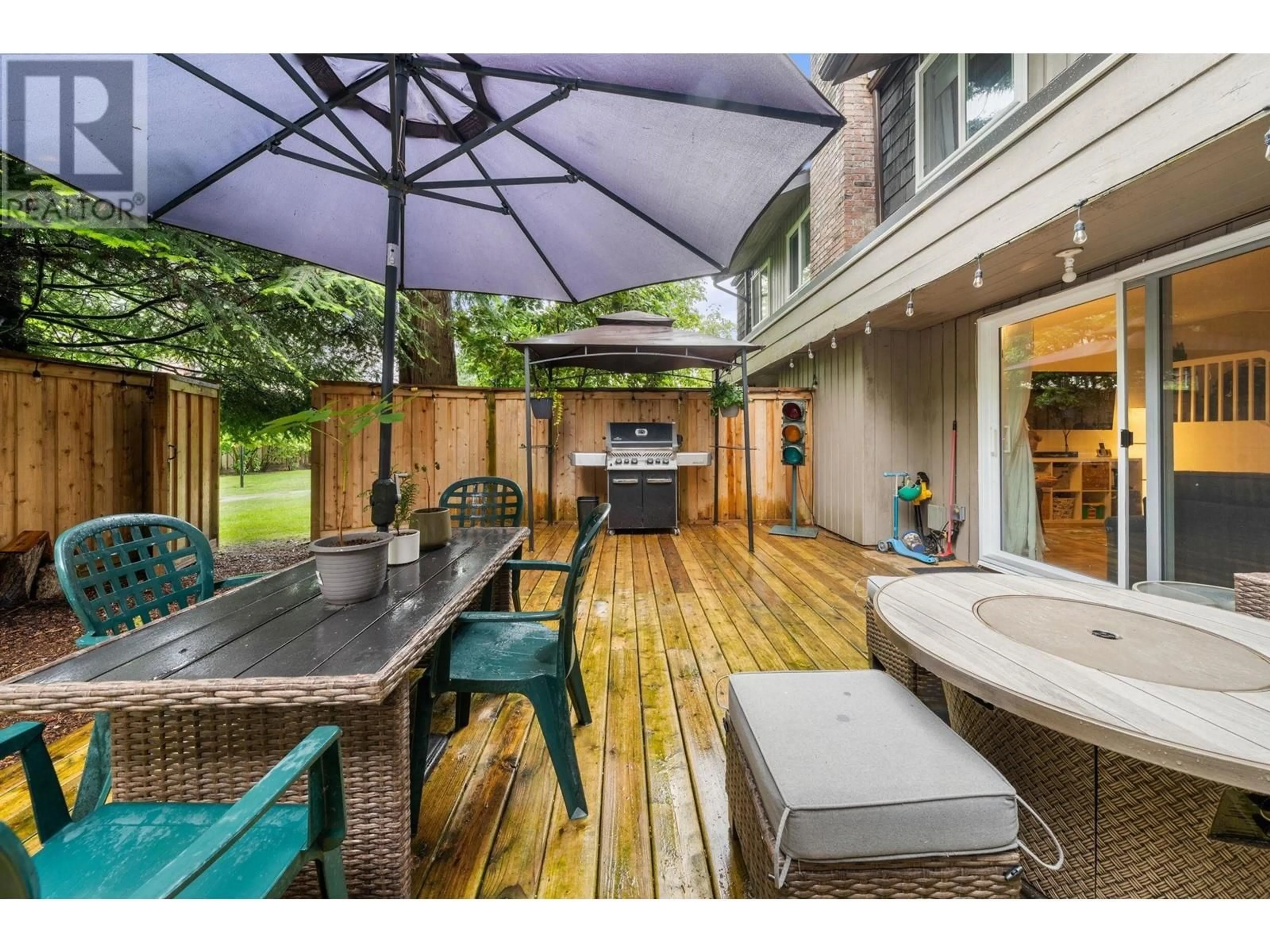 Patio, street for 2393 MOUNTAIN HIGHWAY, North Vancouver British Columbia V7J2N2
