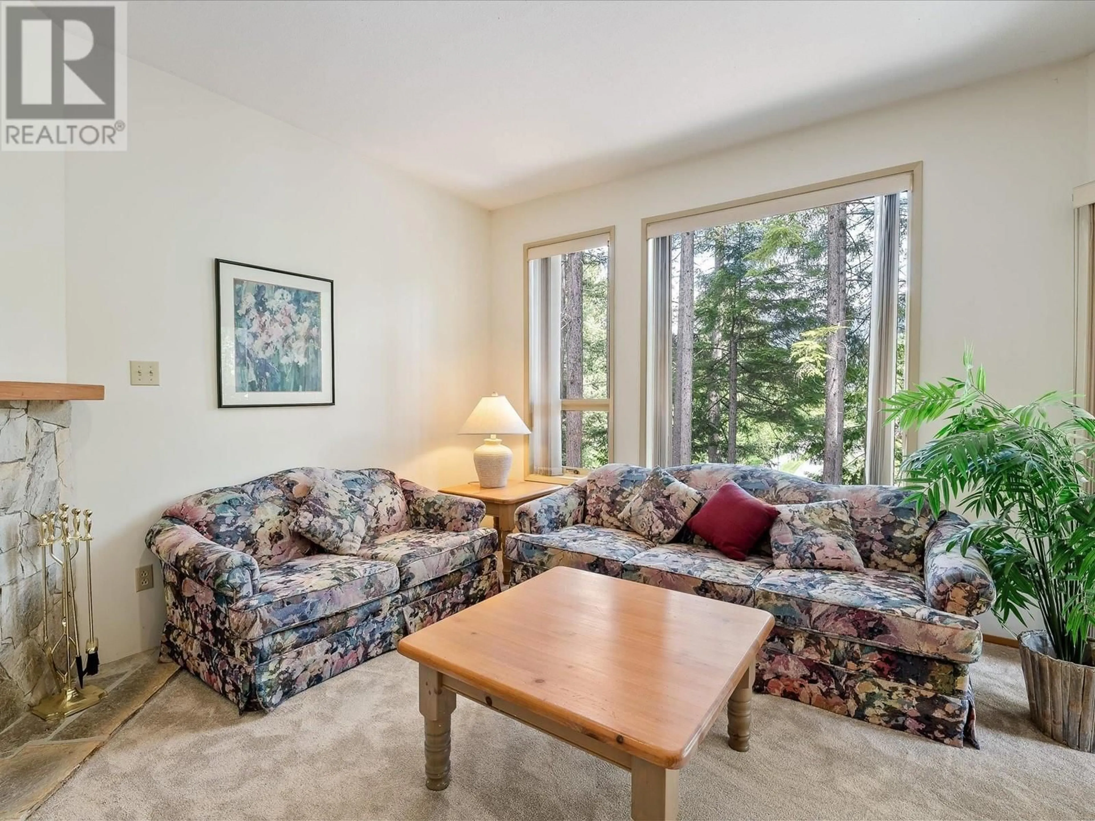 Living room with furniture, carpet floor for 61 - 6127 EAGLE RIDGE CRESCENT, Whistler British Columbia V8E0W7