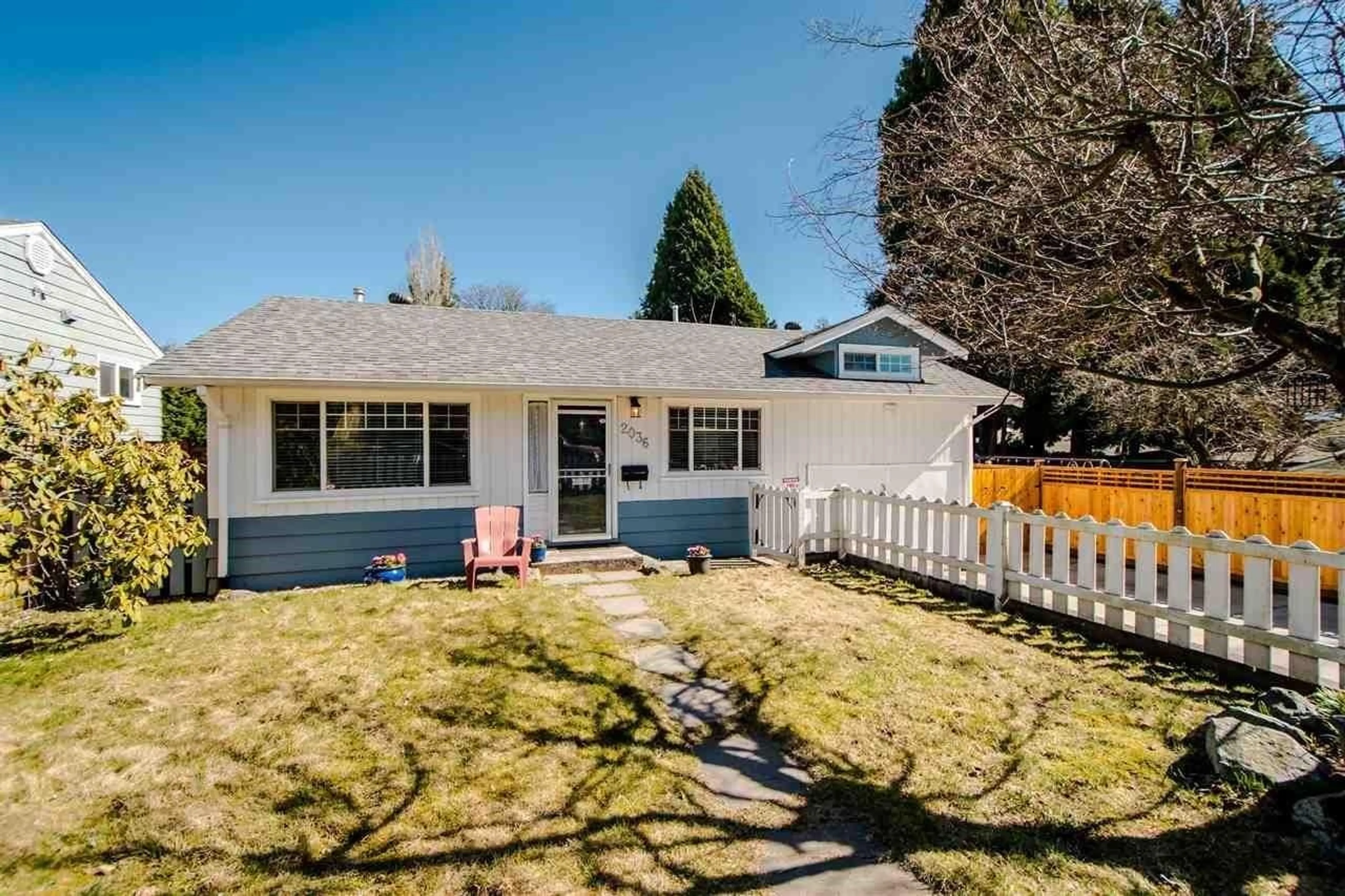 Home with vinyl exterior material, street for 2036 OLIVE, Abbotsford British Columbia V2S3V5