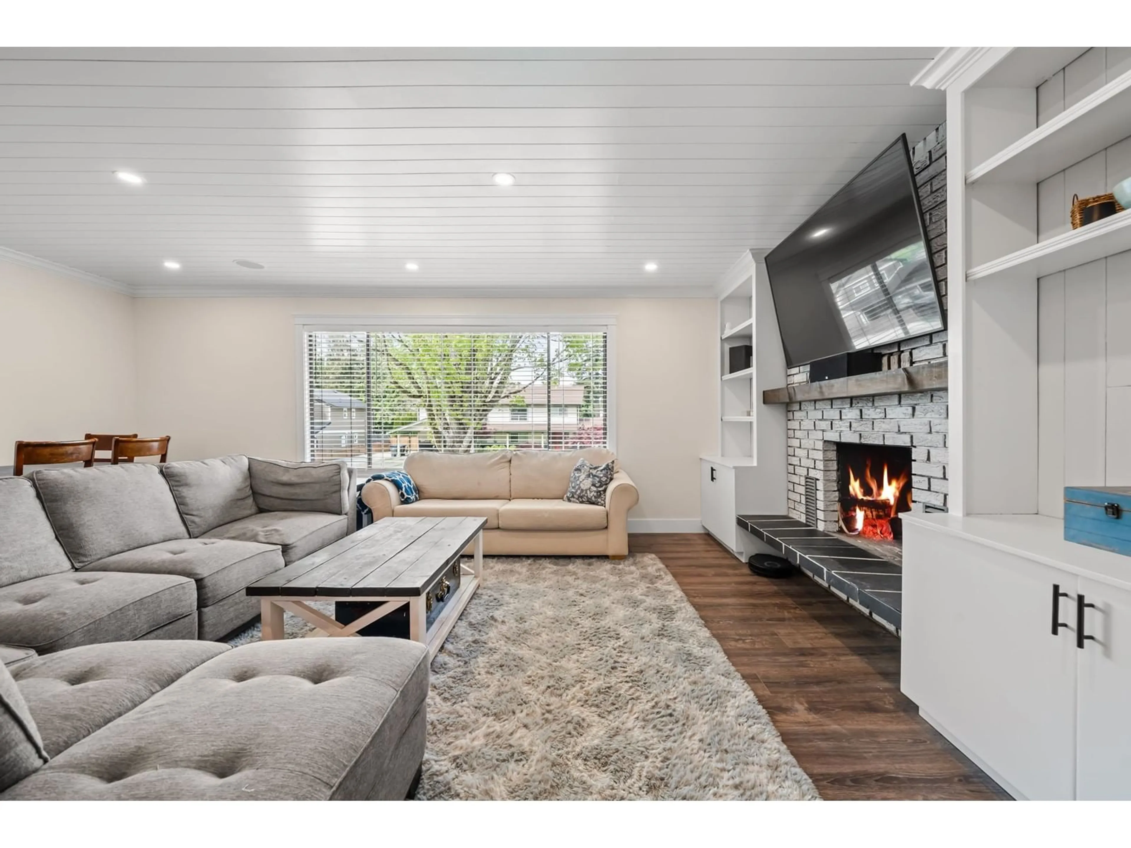 Living room with furniture, unknown for 18296 59A, Surrey British Columbia V3S5M5