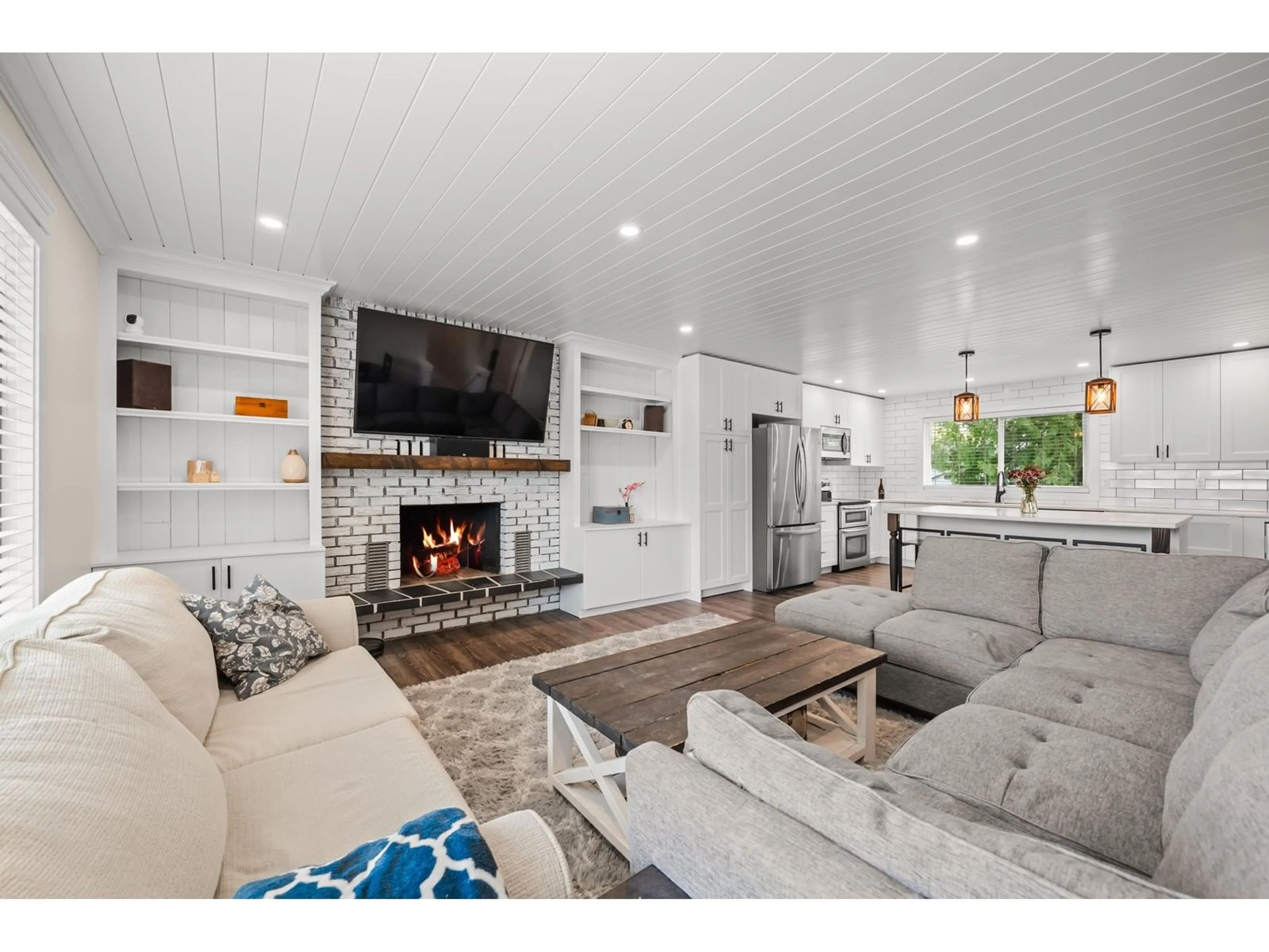 Living room with furniture, unknown for 18296 59A, Surrey British Columbia V3S5M5
