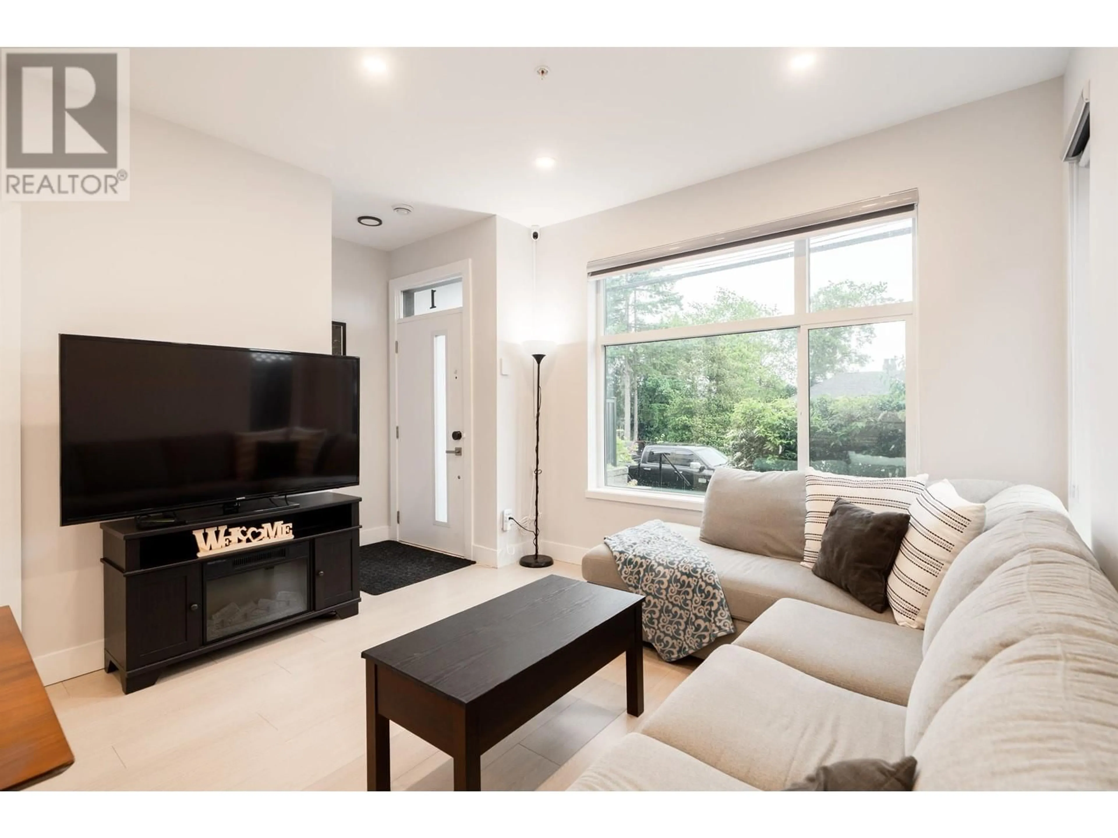 Living room with furniture, unknown for 1 - 1211 EIGHTH AVENUE, New Westminster British Columbia V3M2R8