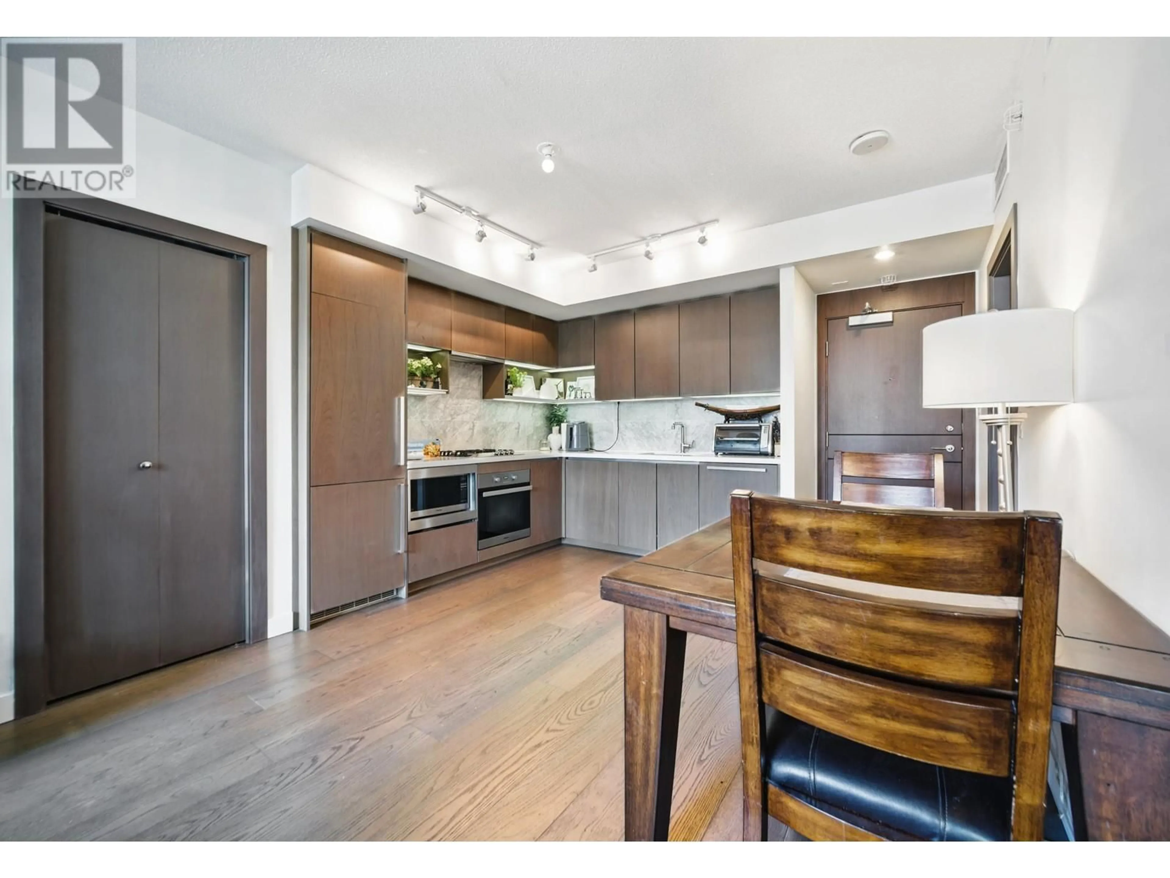 Open concept kitchen, wood/laminate floor for 1221 - 68 SMITHE STREET, Vancouver British Columbia V6B0P4