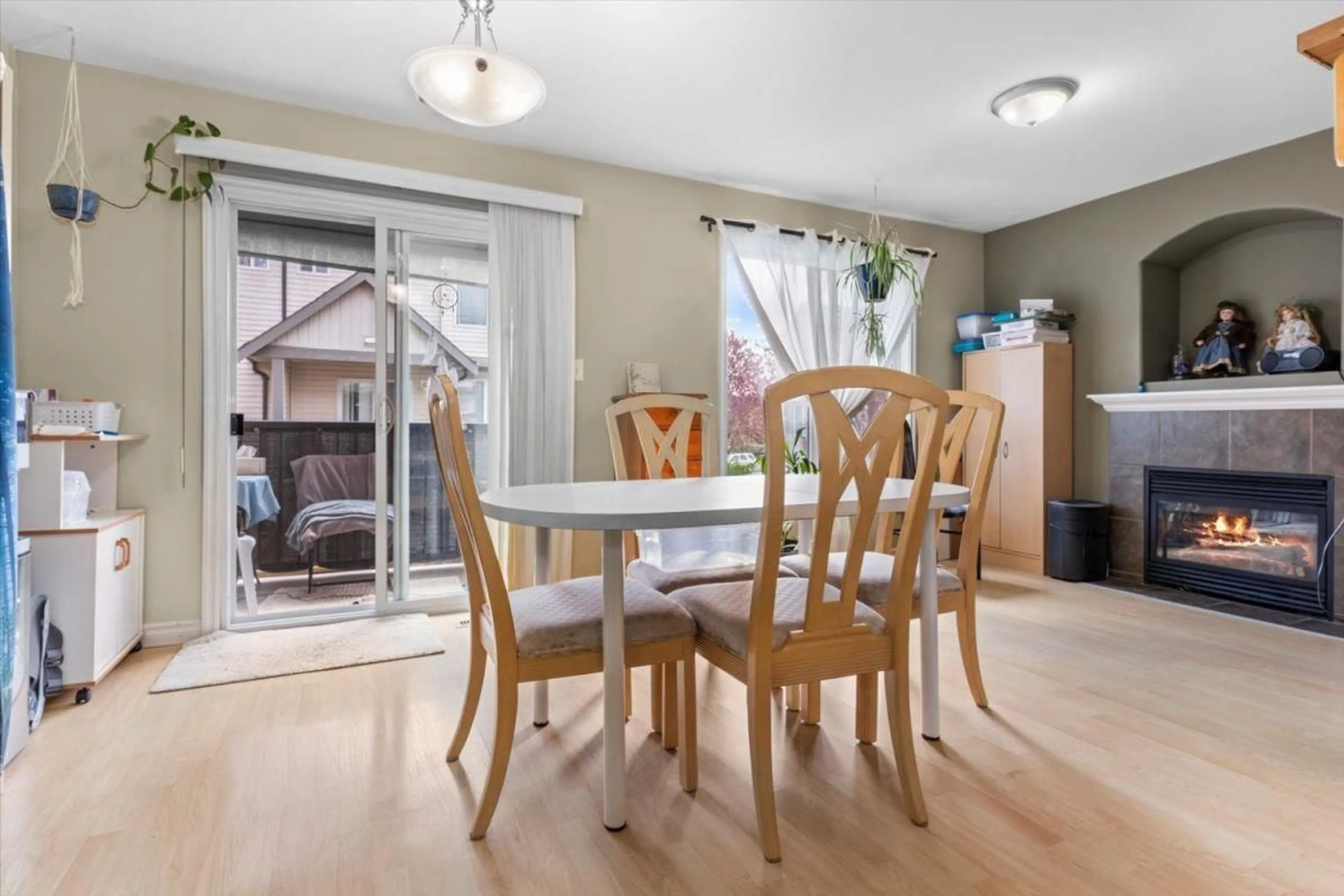 Dining room, wood/laminate floor for 17 - 8917 EDWARD STREET, Chilliwack British Columbia V2P4E2
