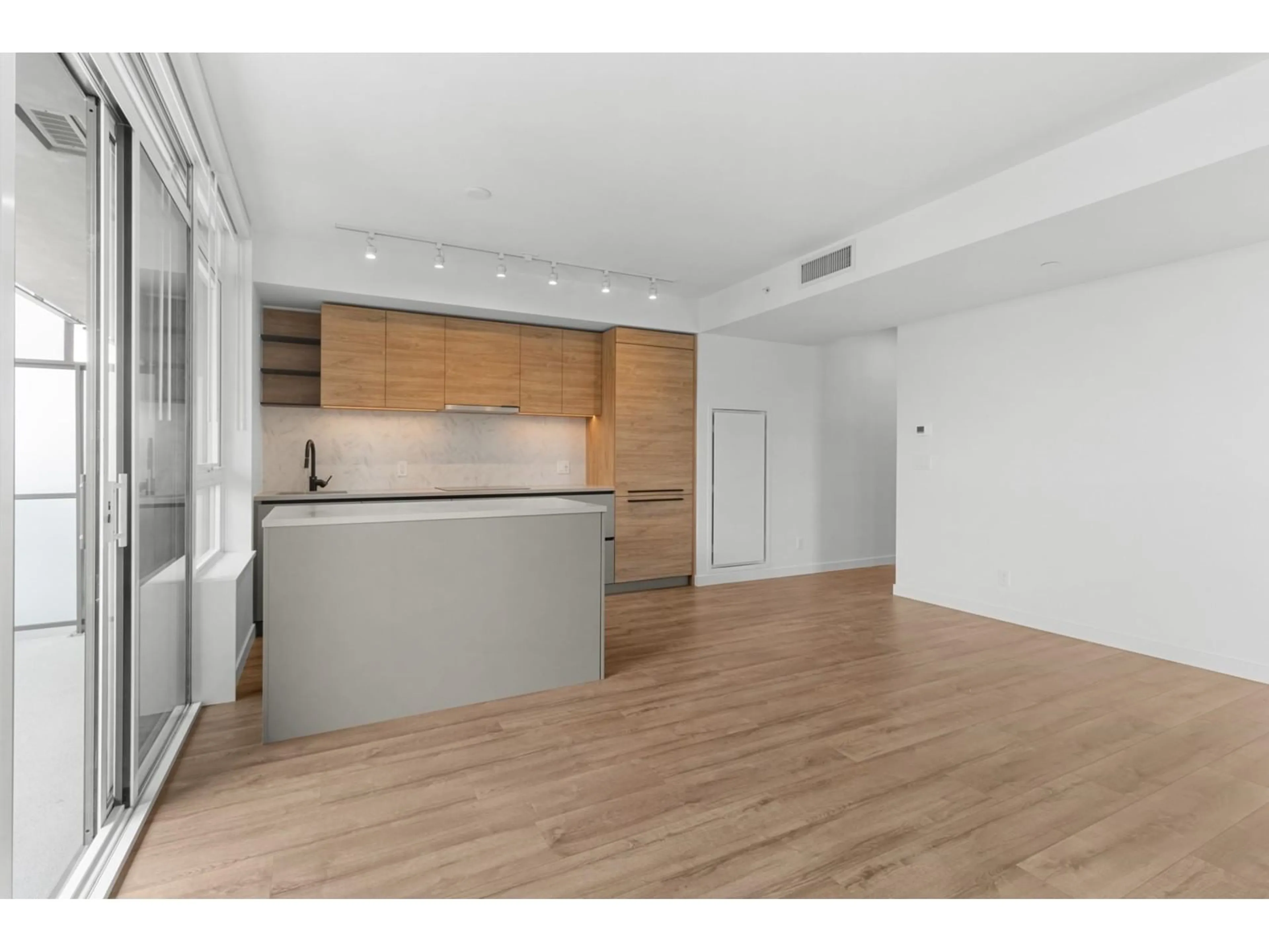Open concept kitchen, wood/laminate floor for 2210 - 10448 UNIVERSITY, Surrey British Columbia V3T0S7