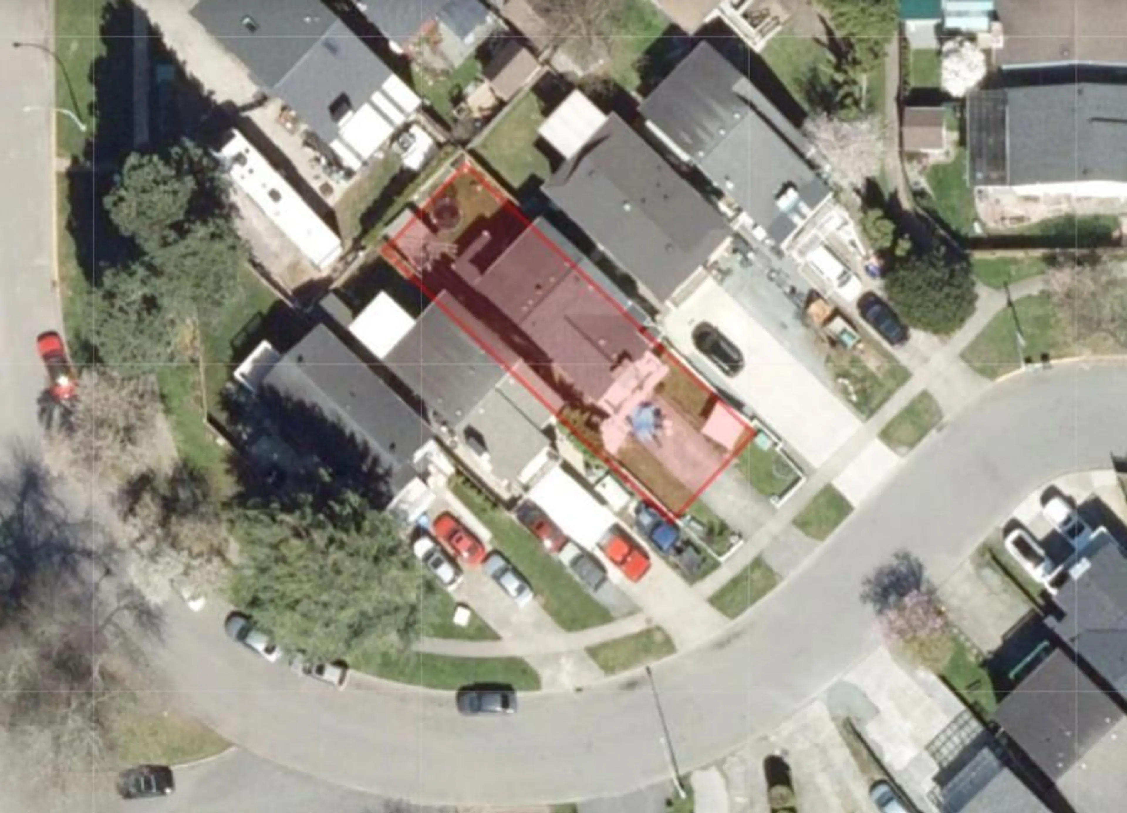 A pic from outside/outdoor area/front of a property/back of a property/a pic from drone, street for 205 DAVIS, Langley British Columbia V4W3K6