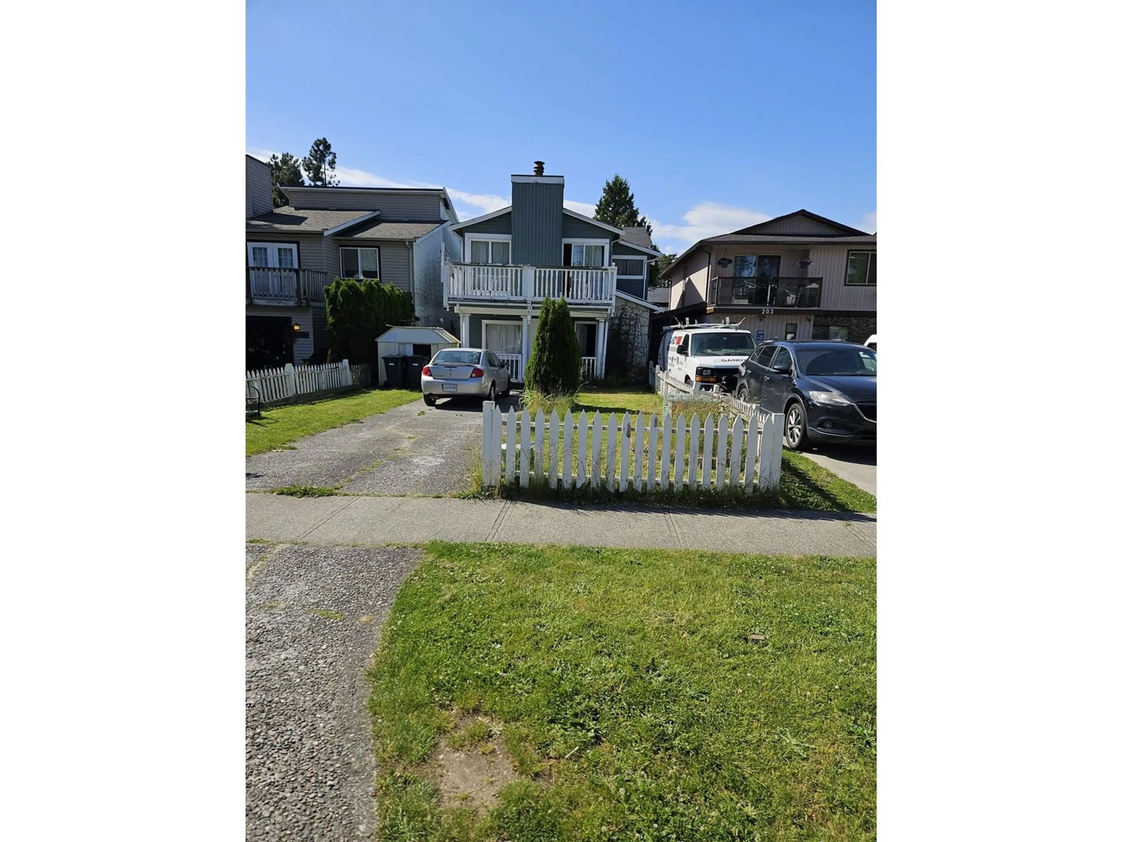 A pic from outside/outdoor area/front of a property/back of a property/a pic from drone, street for 205 DAVIS, Langley British Columbia V4W3K6