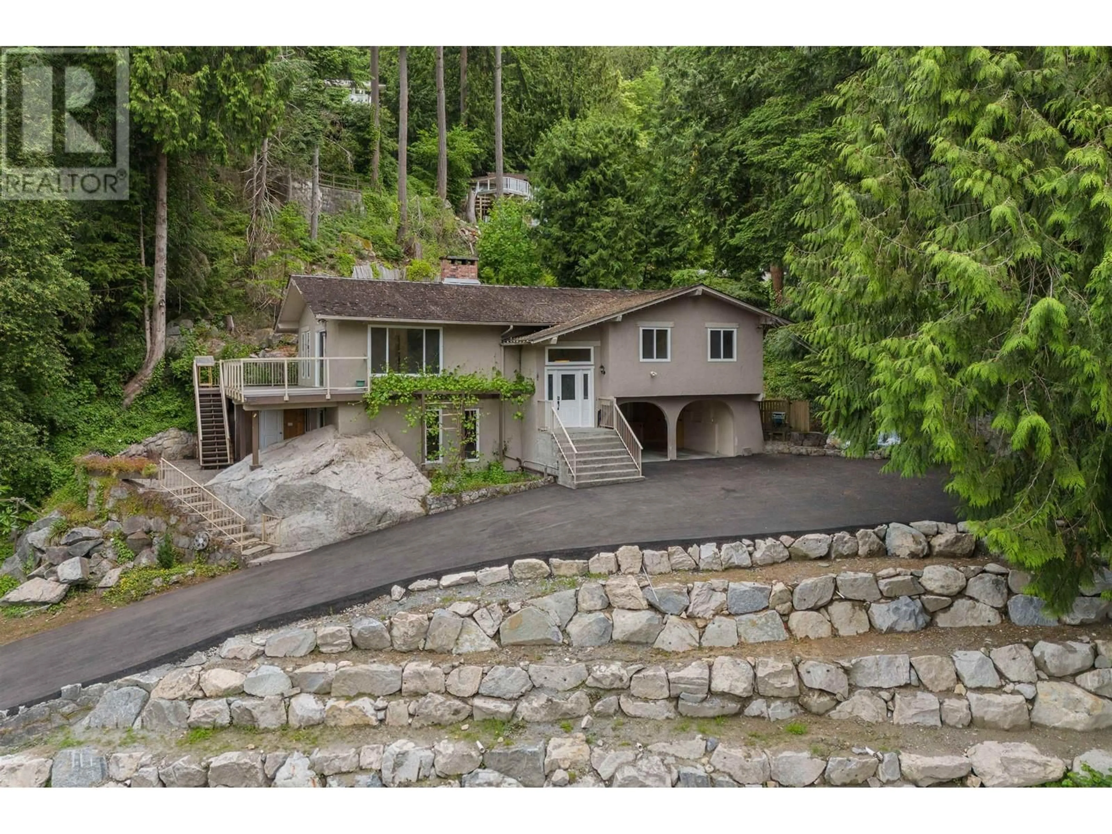 A pic from outside/outdoor area/front of a property/back of a property/a pic from drone, unknown for 3849 BAYRIDGE AVENUE, West Vancouver British Columbia V7V3J3