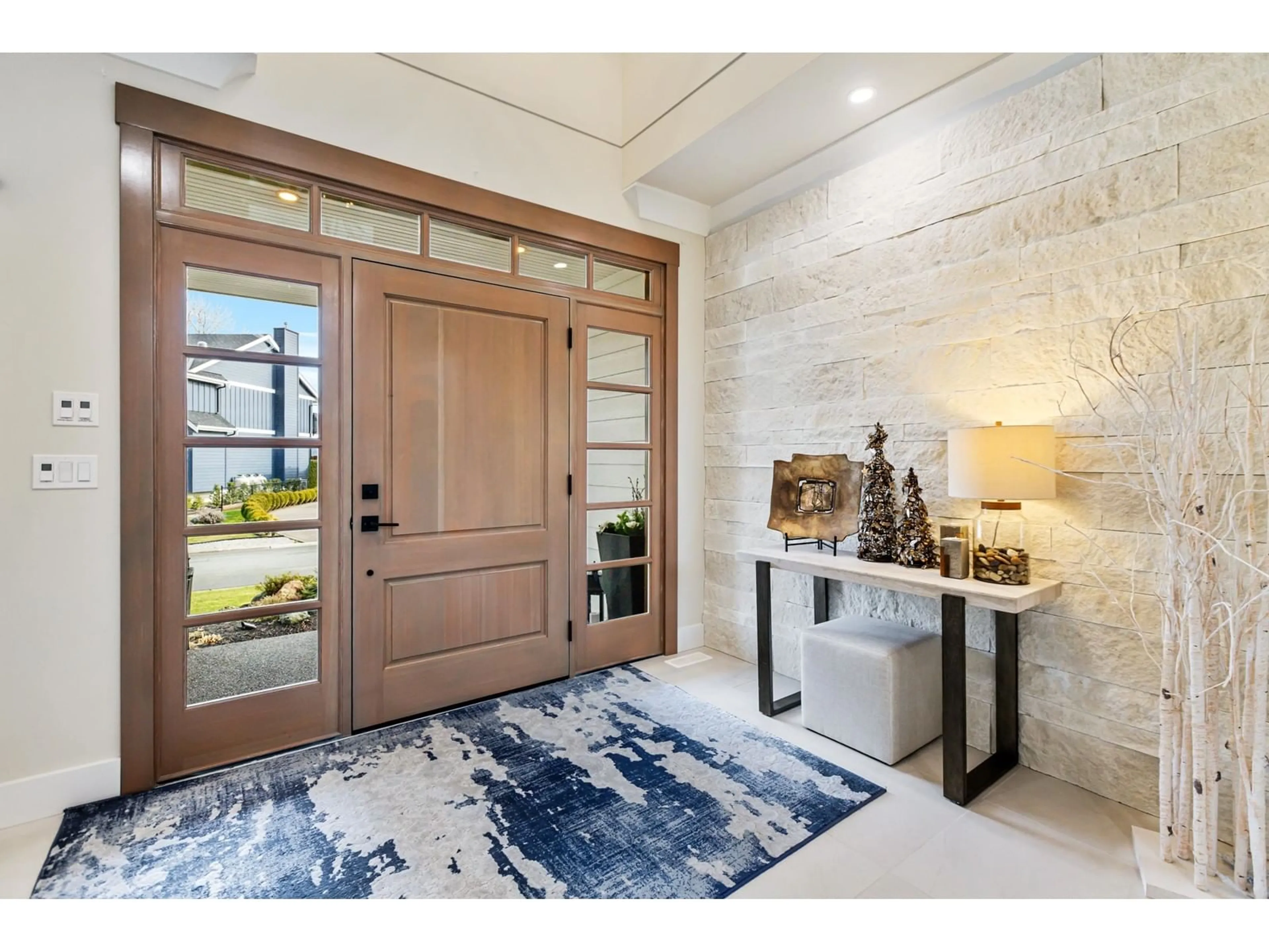 Indoor entryway for 111 - 14500 MORRIS VALLEY, Harrison Mills British Columbia V0M1A1