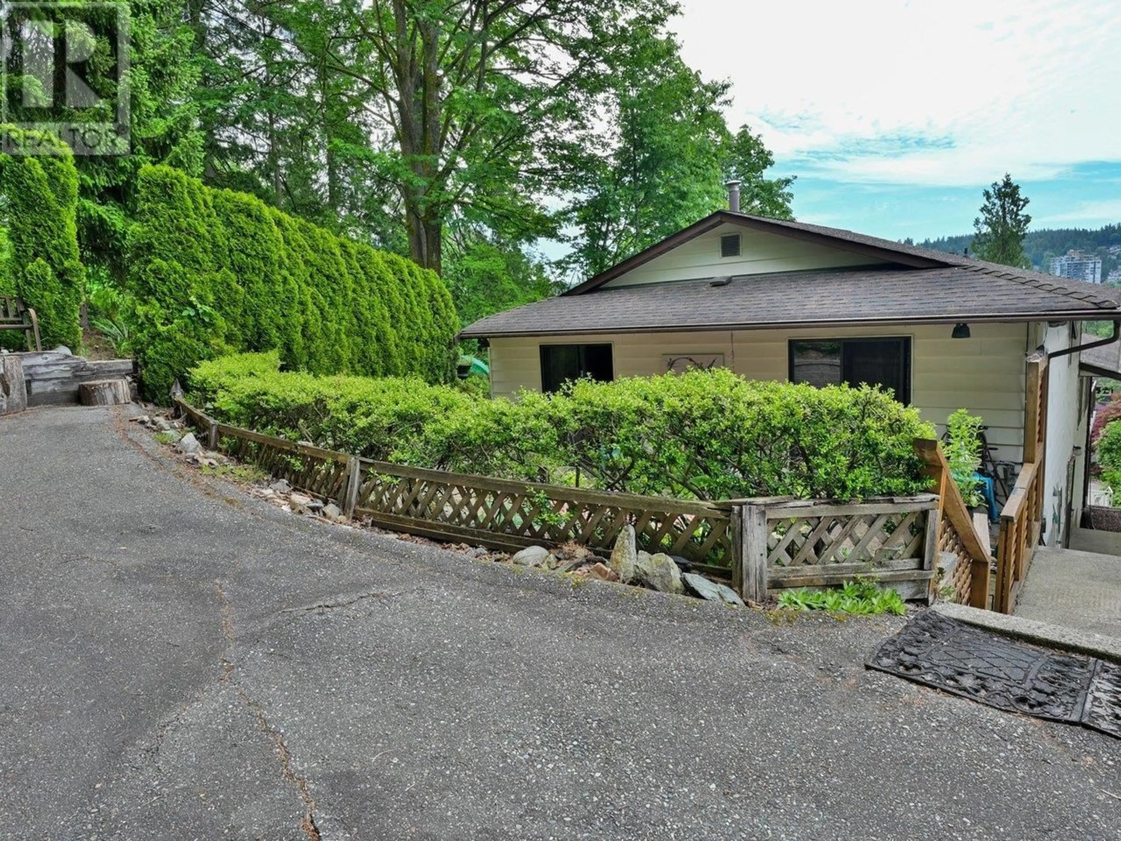 A pic from outside/outdoor area/front of a property/back of a property/a pic from drone, mountain view for 351 METTA STREET, Port Moody British Columbia V3H2Y5