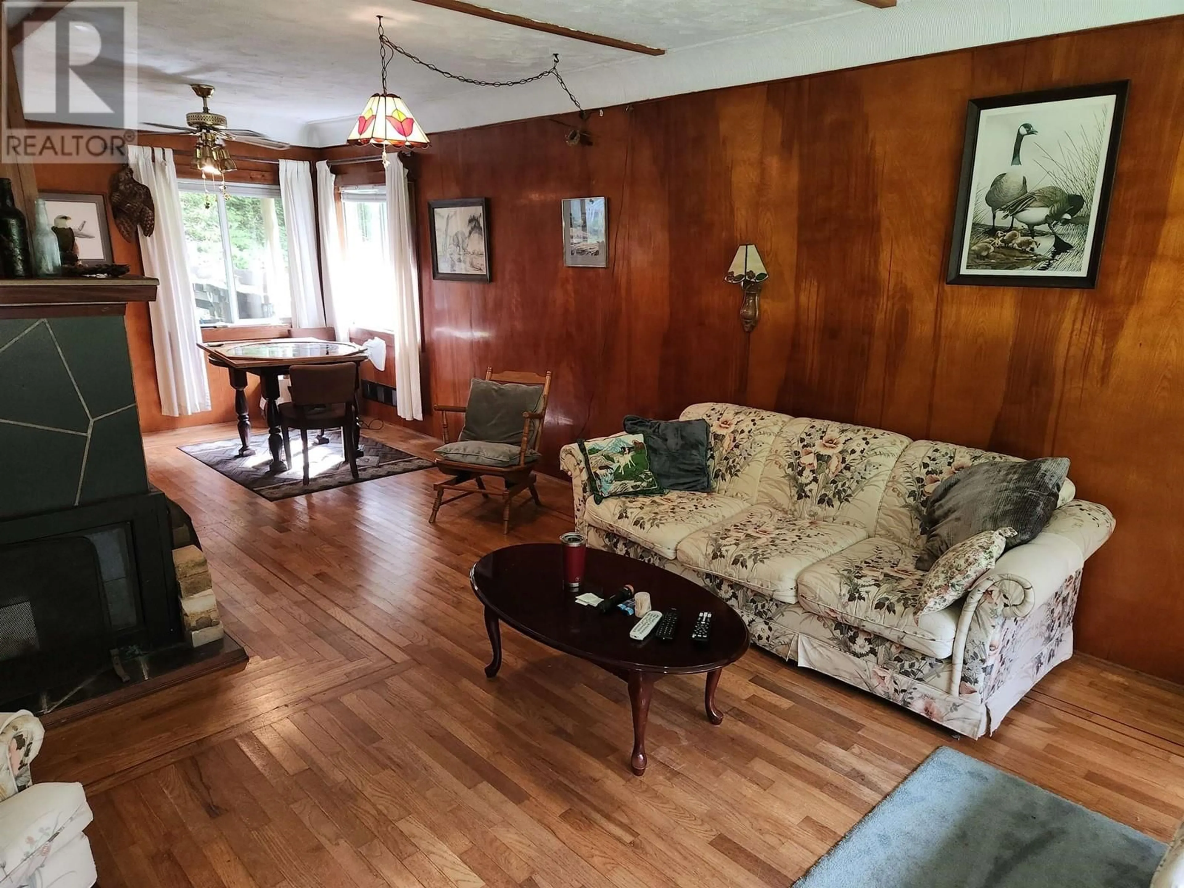 Living room with furniture, wood/laminate floor for 102 GARDEN DRIVE, Bella Coola British Columbia V0P1P0