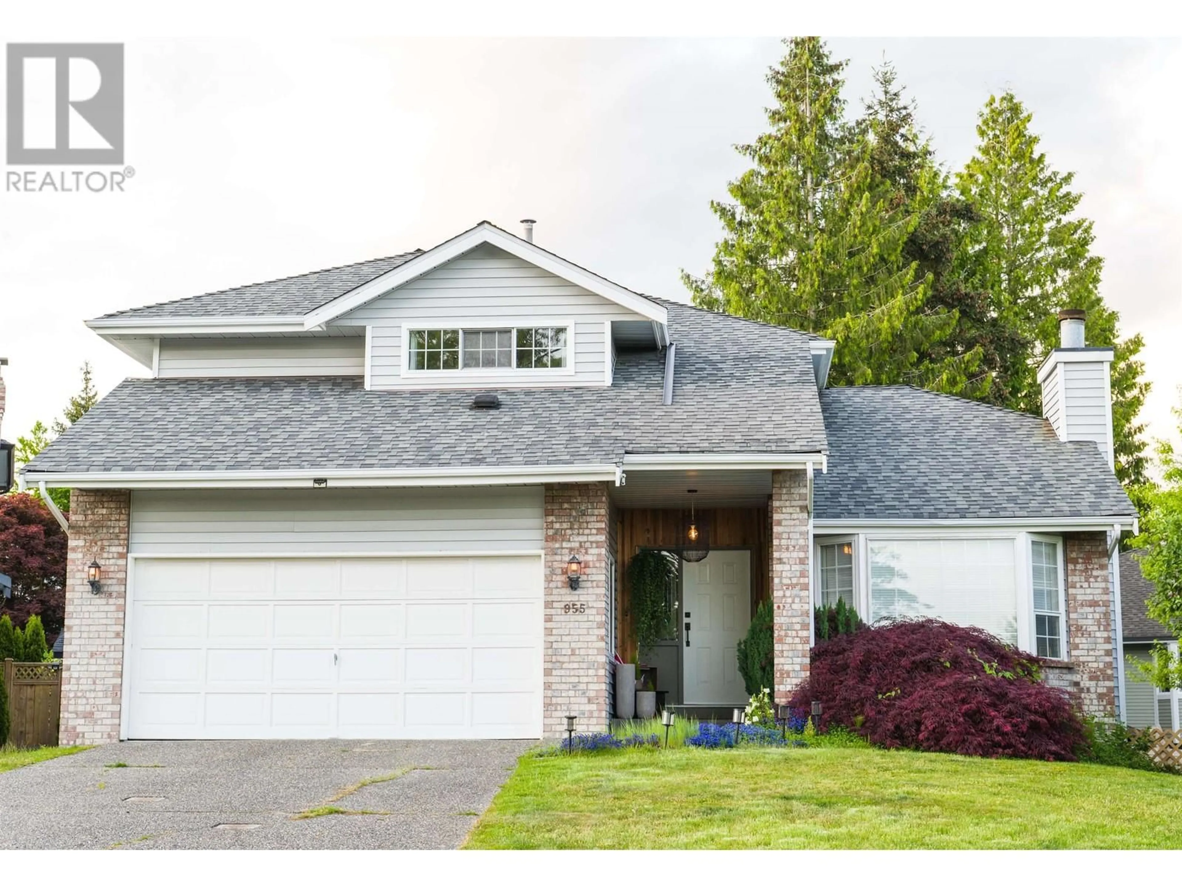Home with vinyl exterior material, street for 955 MOODY COURT, Port Coquitlam British Columbia V3C5J4