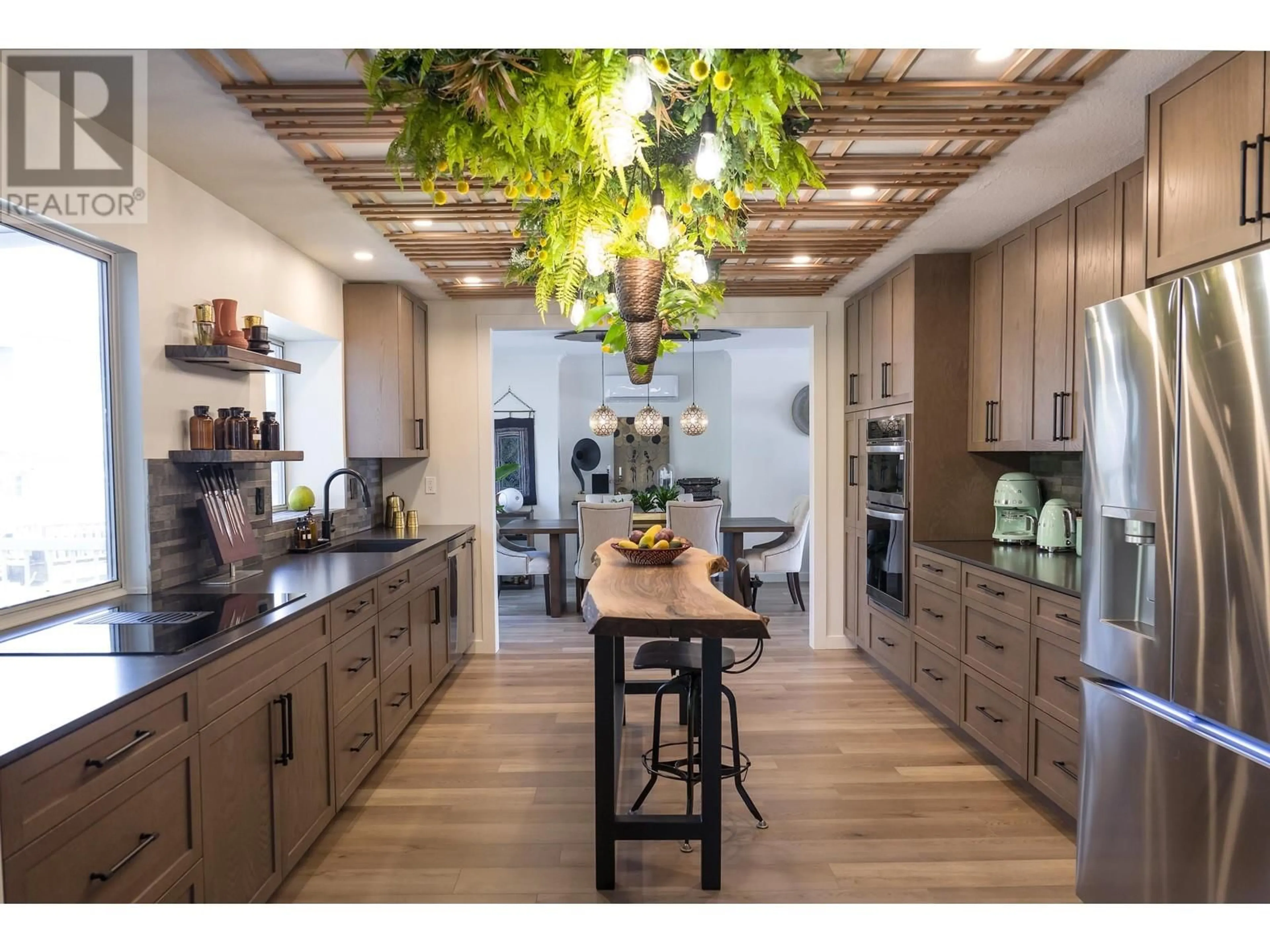 Open concept kitchen, wood/laminate floor for 955 MOODY COURT, Port Coquitlam British Columbia V3C5J4
