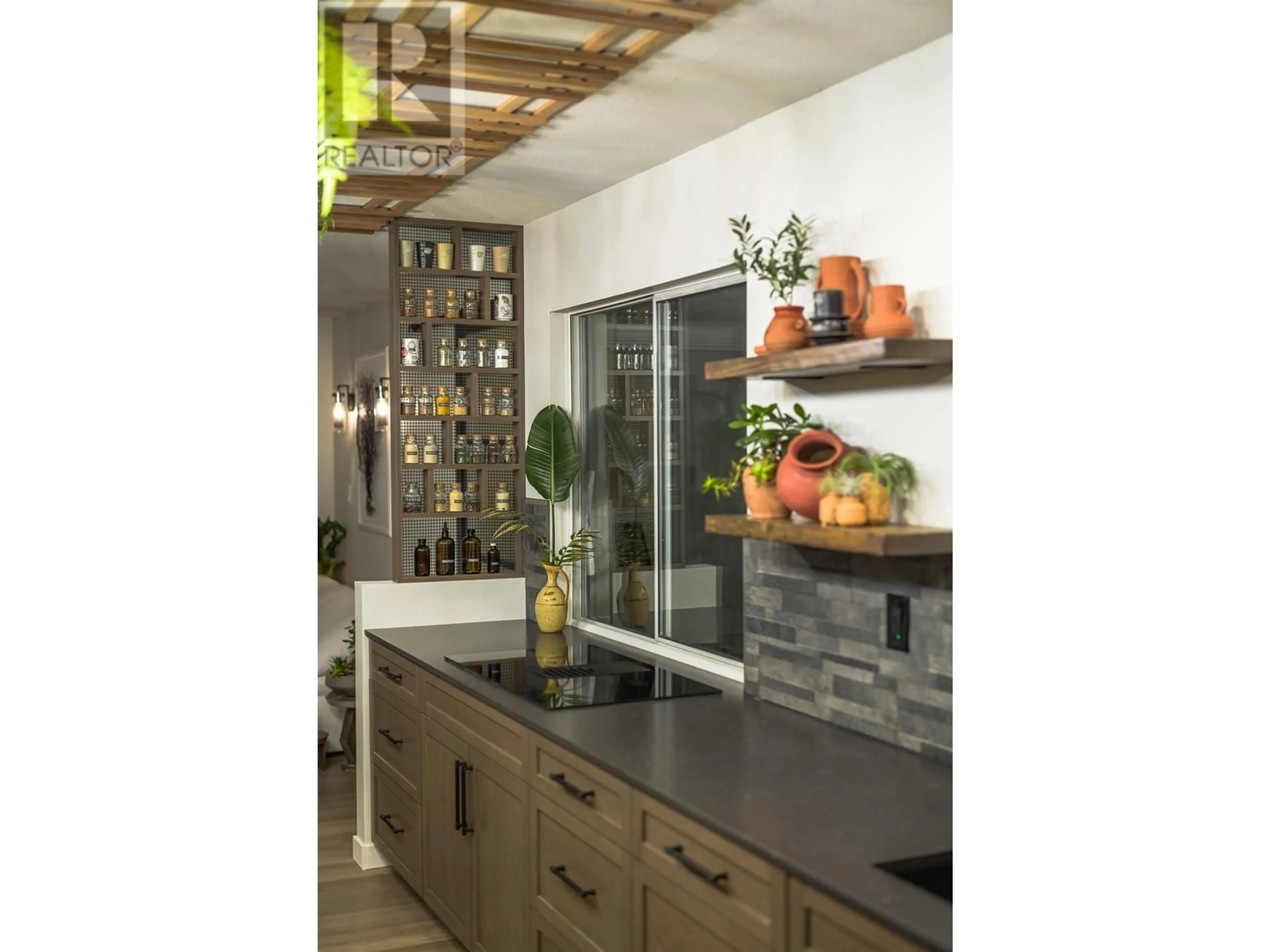 Rustic kitchen, unknown for 955 MOODY COURT, Port Coquitlam British Columbia V3C5J4