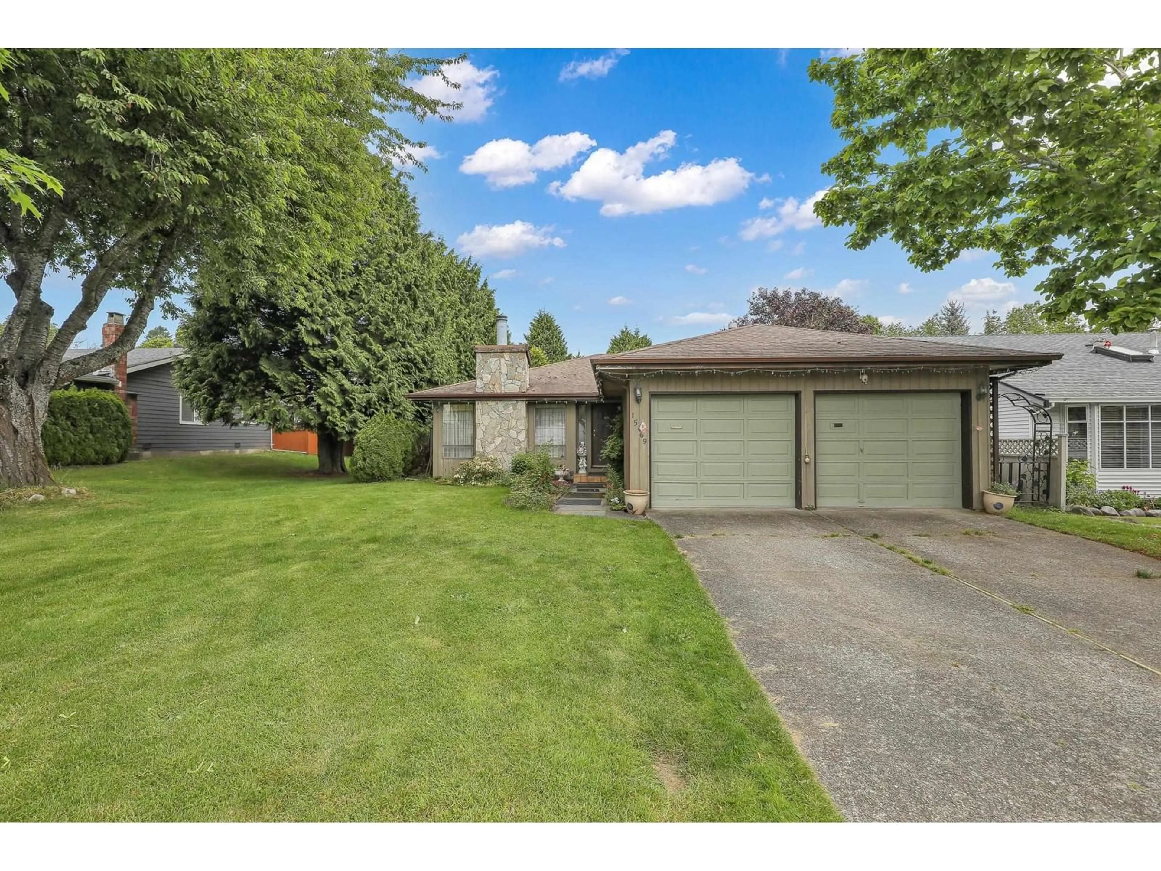 A pic from outside/outdoor area/front of a property/back of a property/a pic from drone, street for 15469 19, Surrey British Columbia V4A7Y5