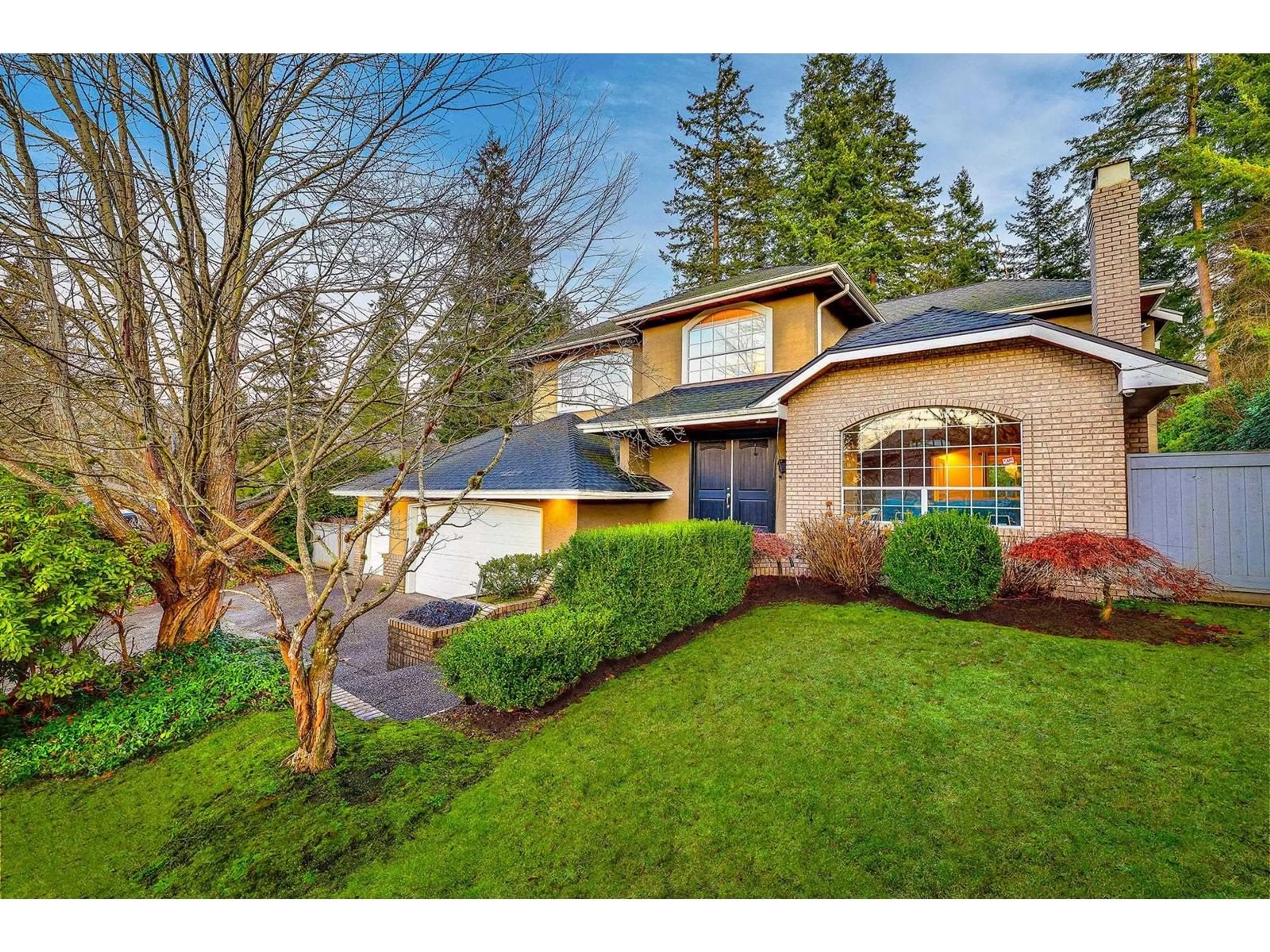 Home with vinyl exterior material, street for 2910 145A, Surrey British Columbia V4P1P7