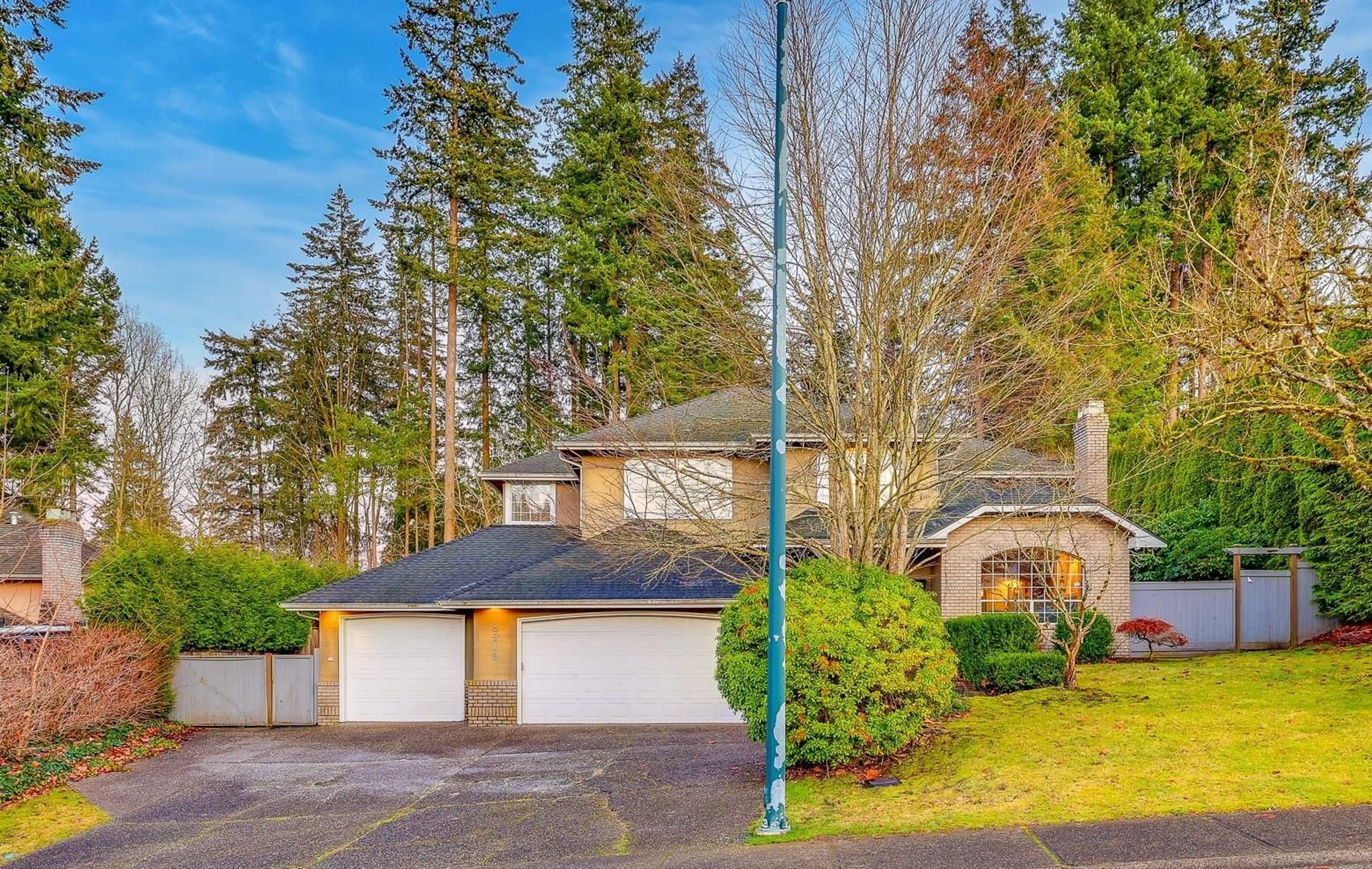 A pic from outside/outdoor area/front of a property/back of a property/a pic from drone, street for 2910 145A, Surrey British Columbia V4P1P7